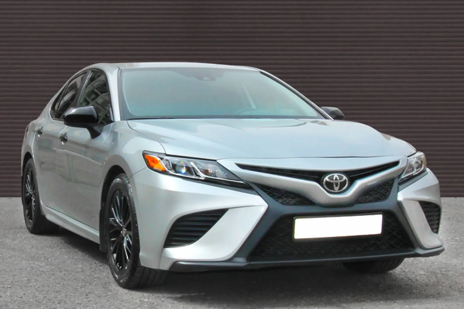 Loyer Toyota Camry  Argent 2021 en Erevan