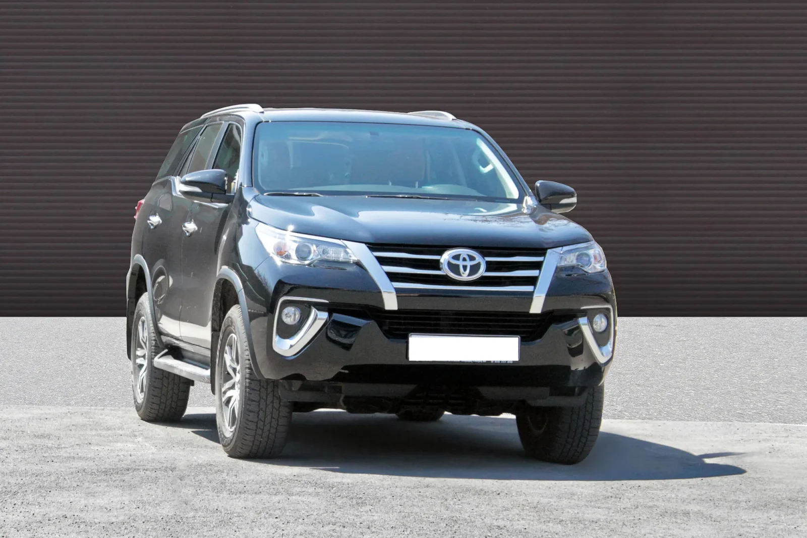 Miete Toyota Fortuner  Schwarz 2018 in der Jerewan