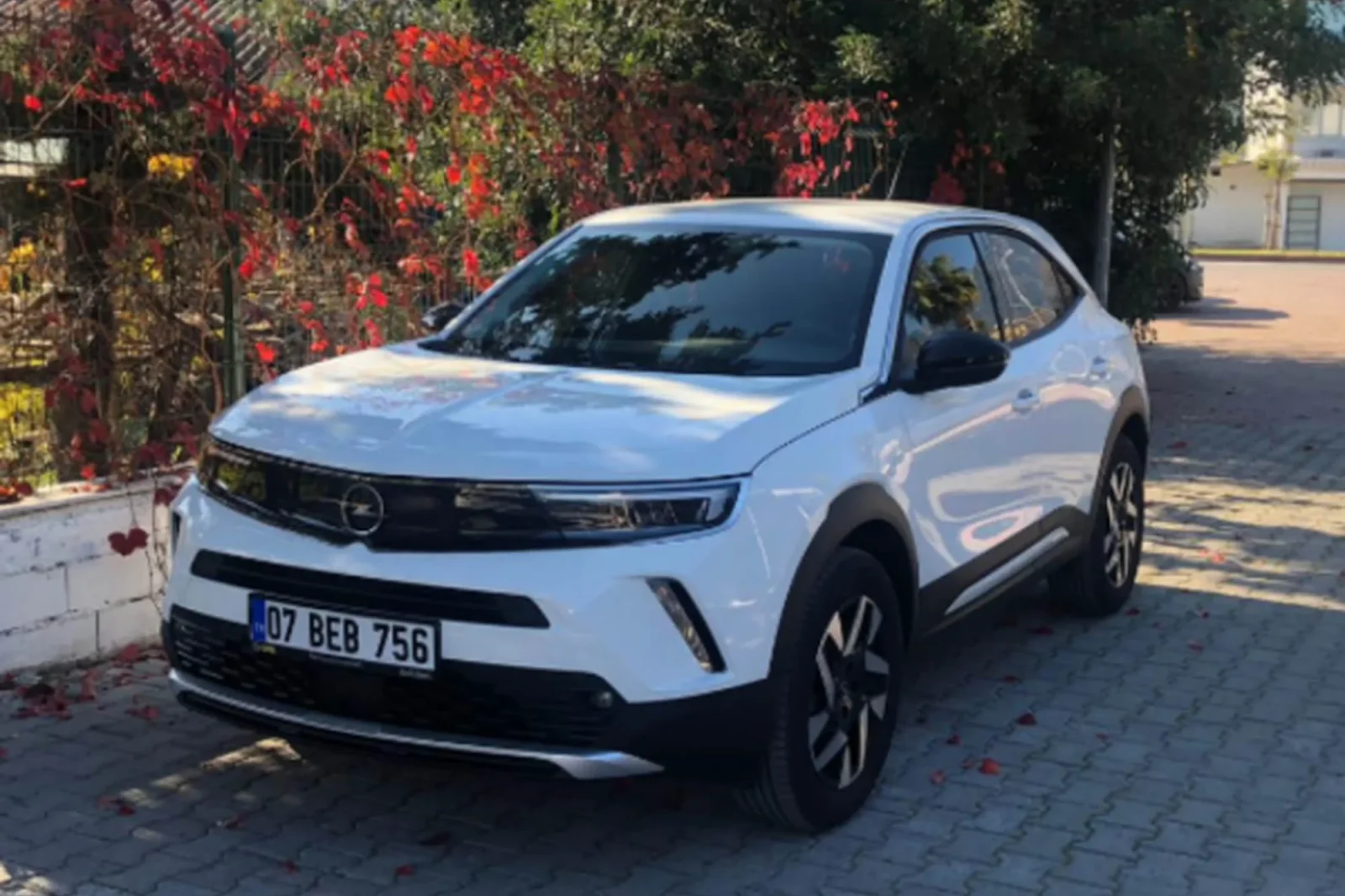 Loyer Opel Mokka  Blanc 2023 en Kemer