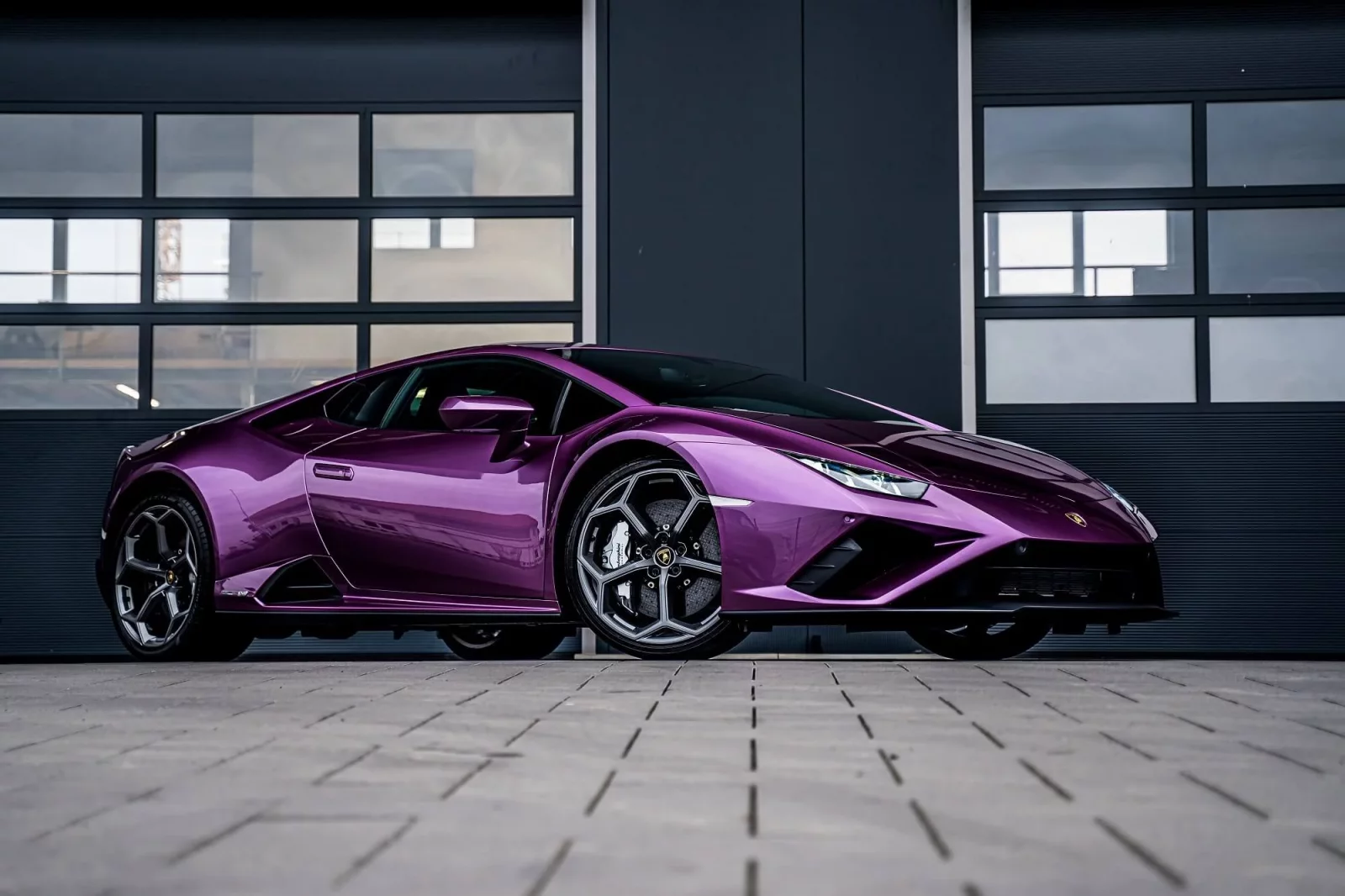 Rent Lamborghini Huracan Evo Violet 2022 in Dubai