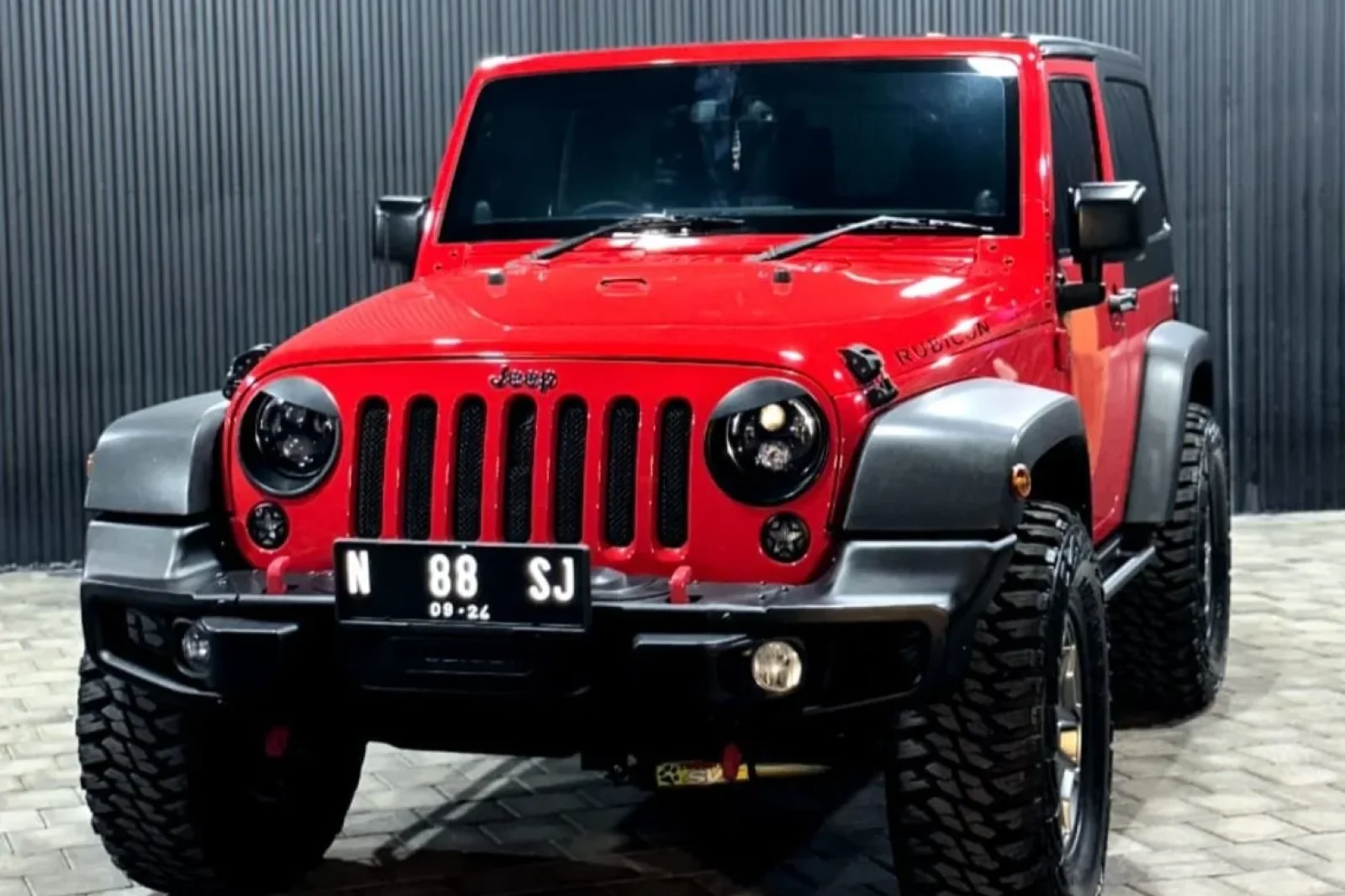 Аренда Jeep Wrangler Rubicon Красный 2013 в Бали