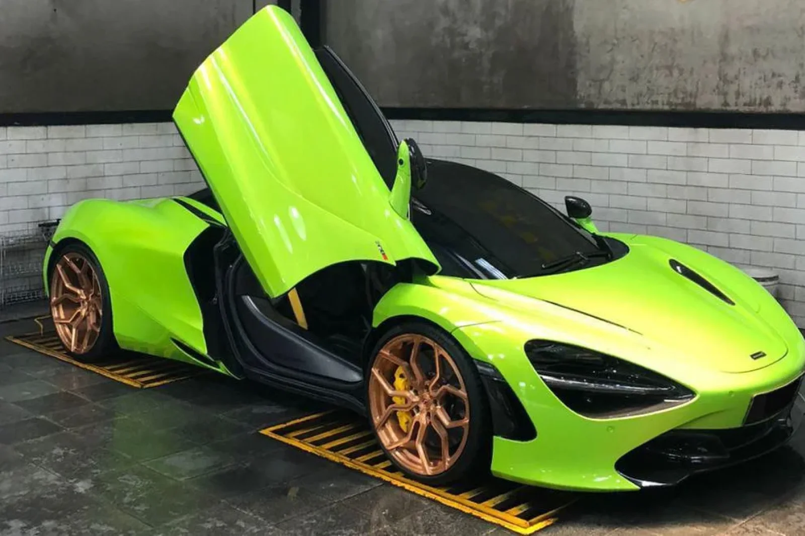 Alquiler McLaren 720S  Verde 2018 en Bali