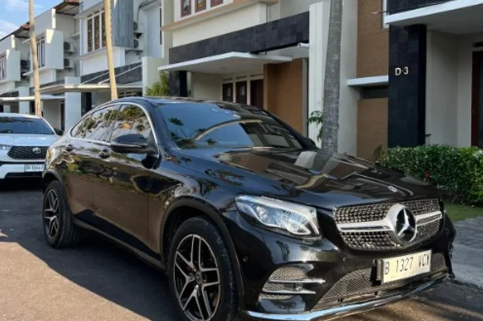 Alquiler Mercedes-Benz GLC 300 Negro 2022 en Bali