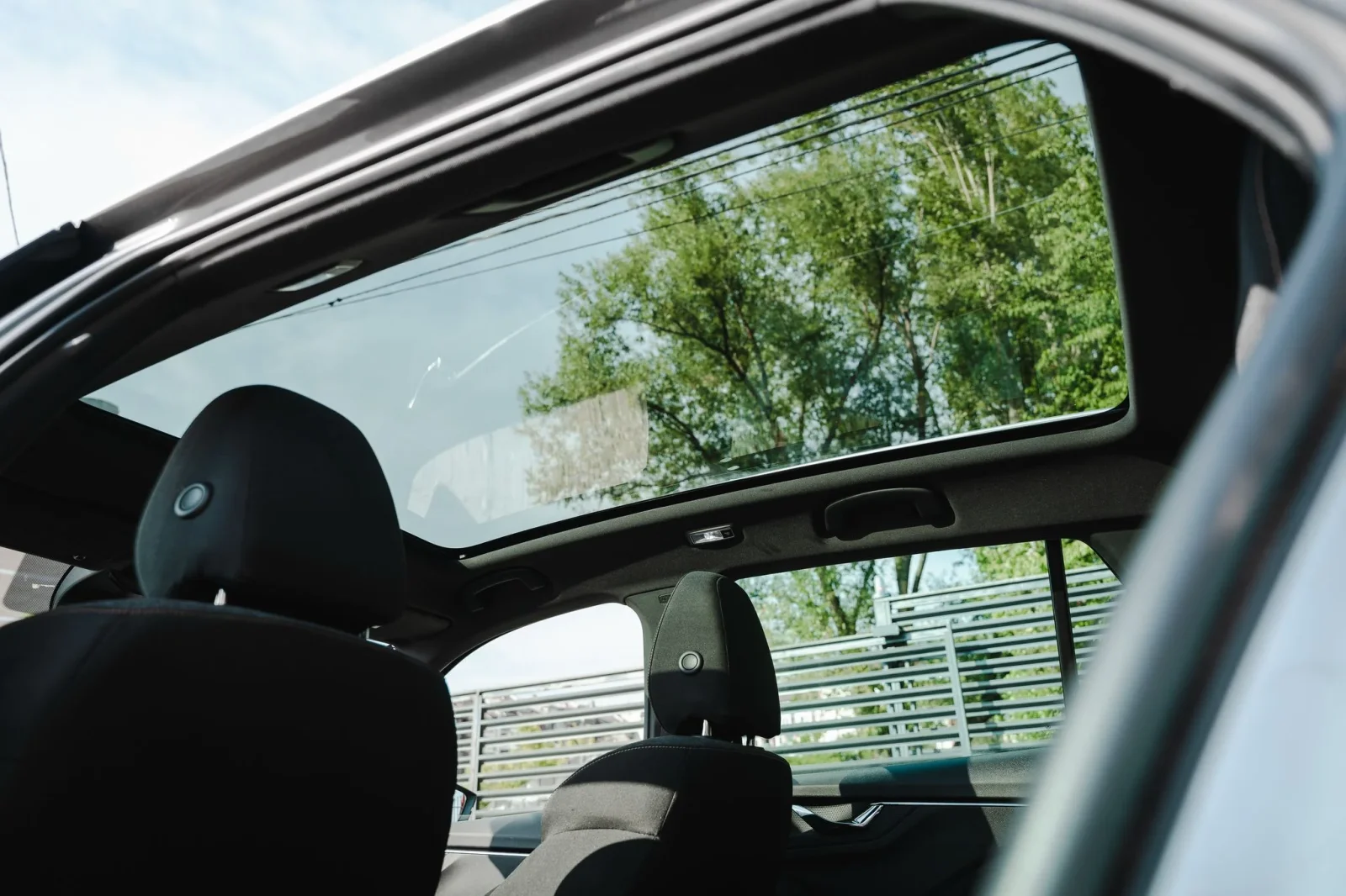 Alquiler Volkswagen Passat  Negro 2022 en Sarajevo - 4 