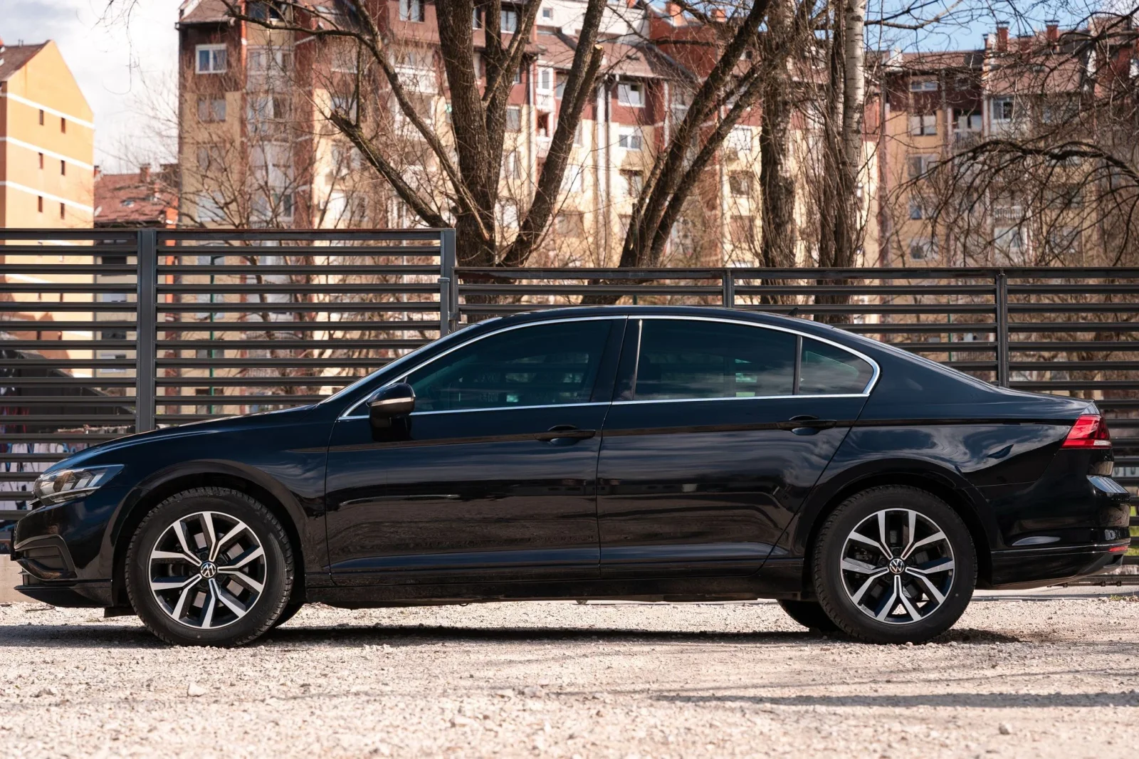 Alquiler Volkswagen Passat  Negro 2022 en Sarajevo - 2 