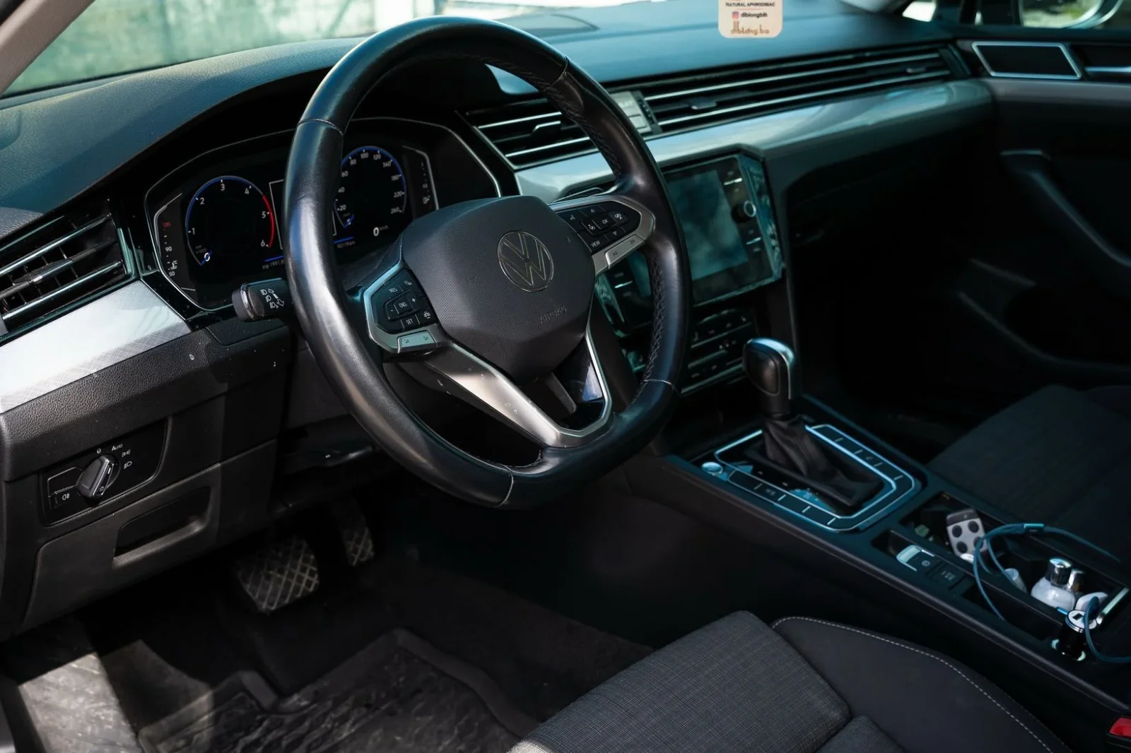 Alquiler Volkswagen Passat  Negro 2022 en Sarajevo - 3 