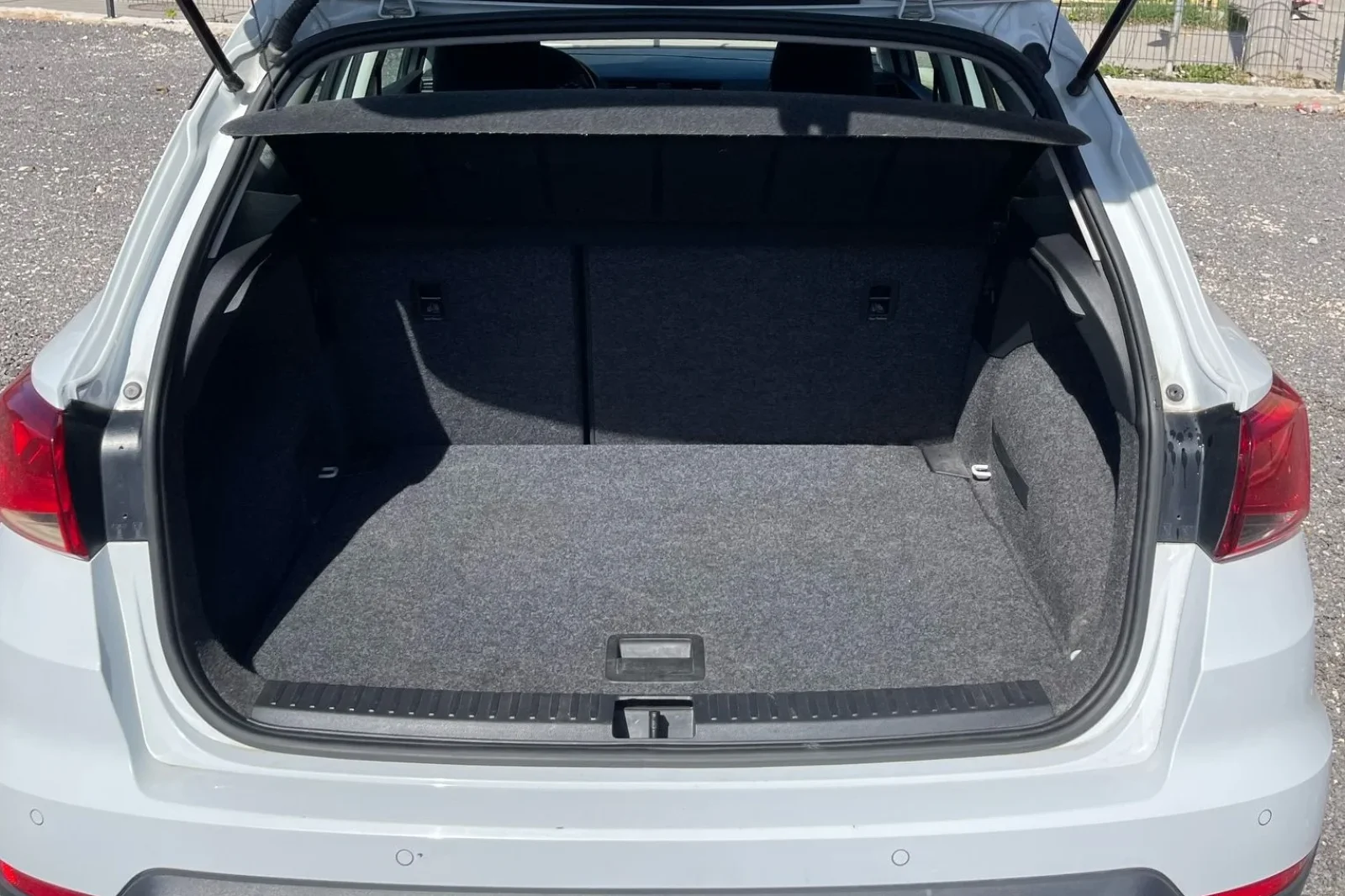 Rent SEAT Arona  White 2023 in Sarajevo - 7 