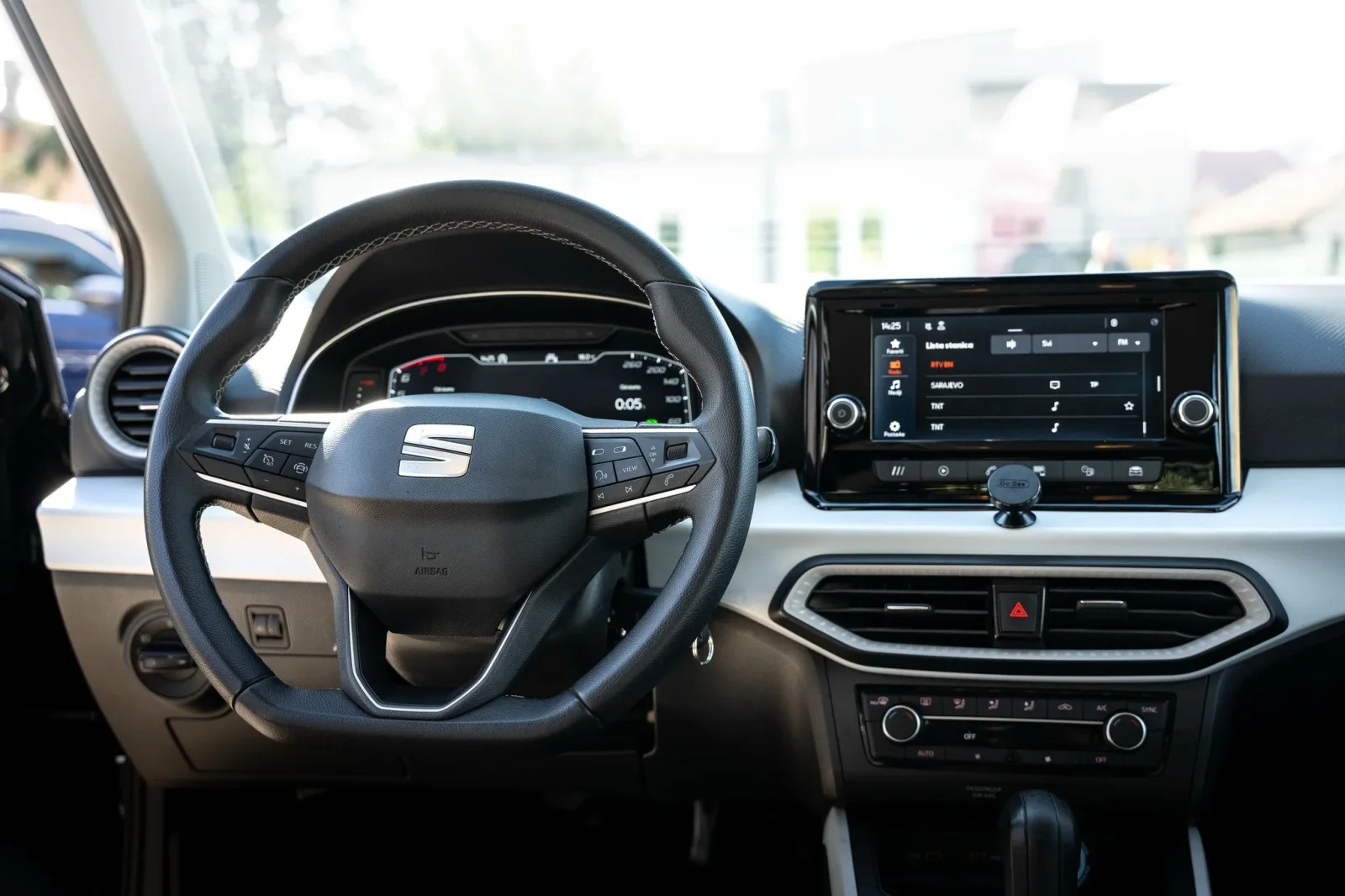 Rent SEAT Arona  White 2023 in Sarajevo - 3 