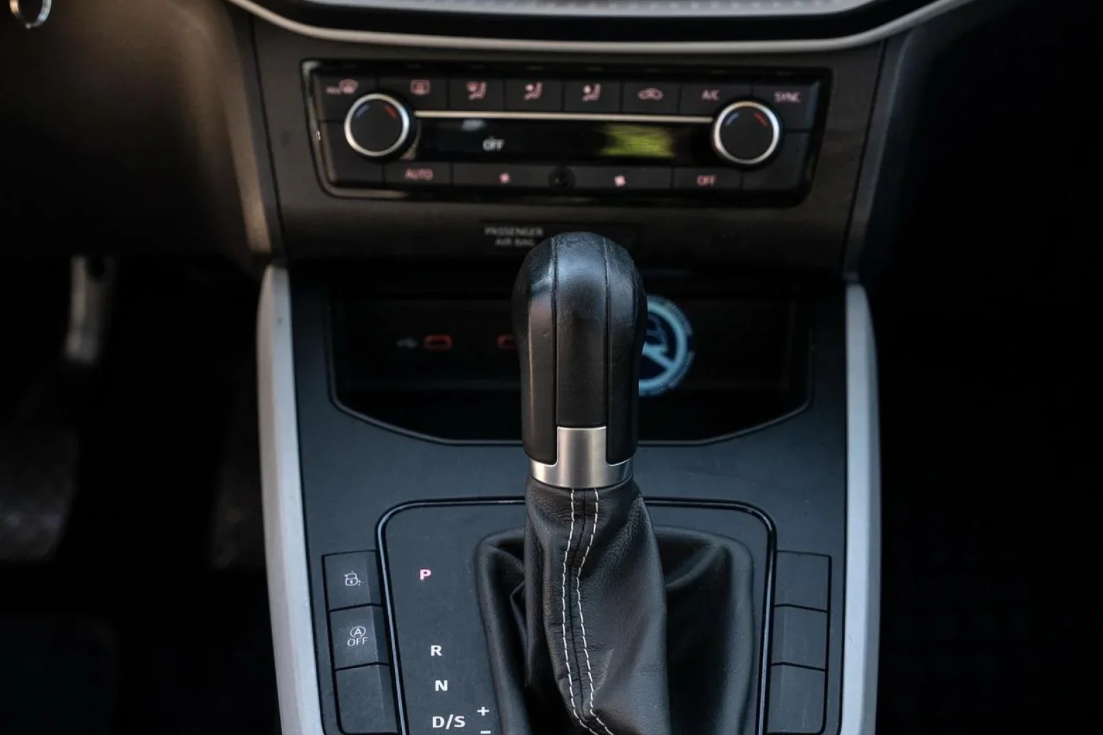 Rent SEAT Arona  White 2023 in Sarajevo - 5 