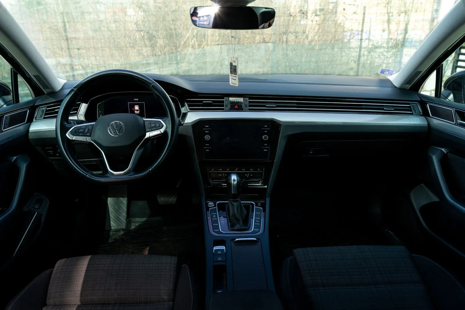 Rent Volkswagen Polo  Grey 2018 in Sarajevo - 3 