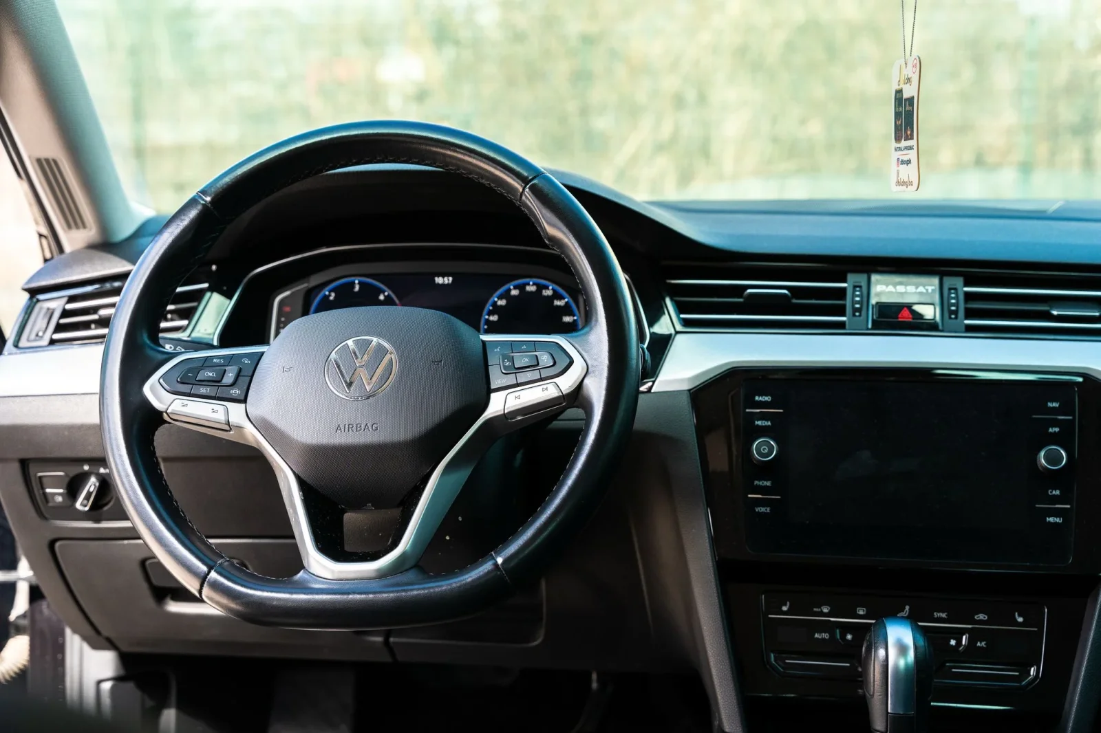 Rent Volkswagen Polo  Grey 2018 in Sarajevo - 4 