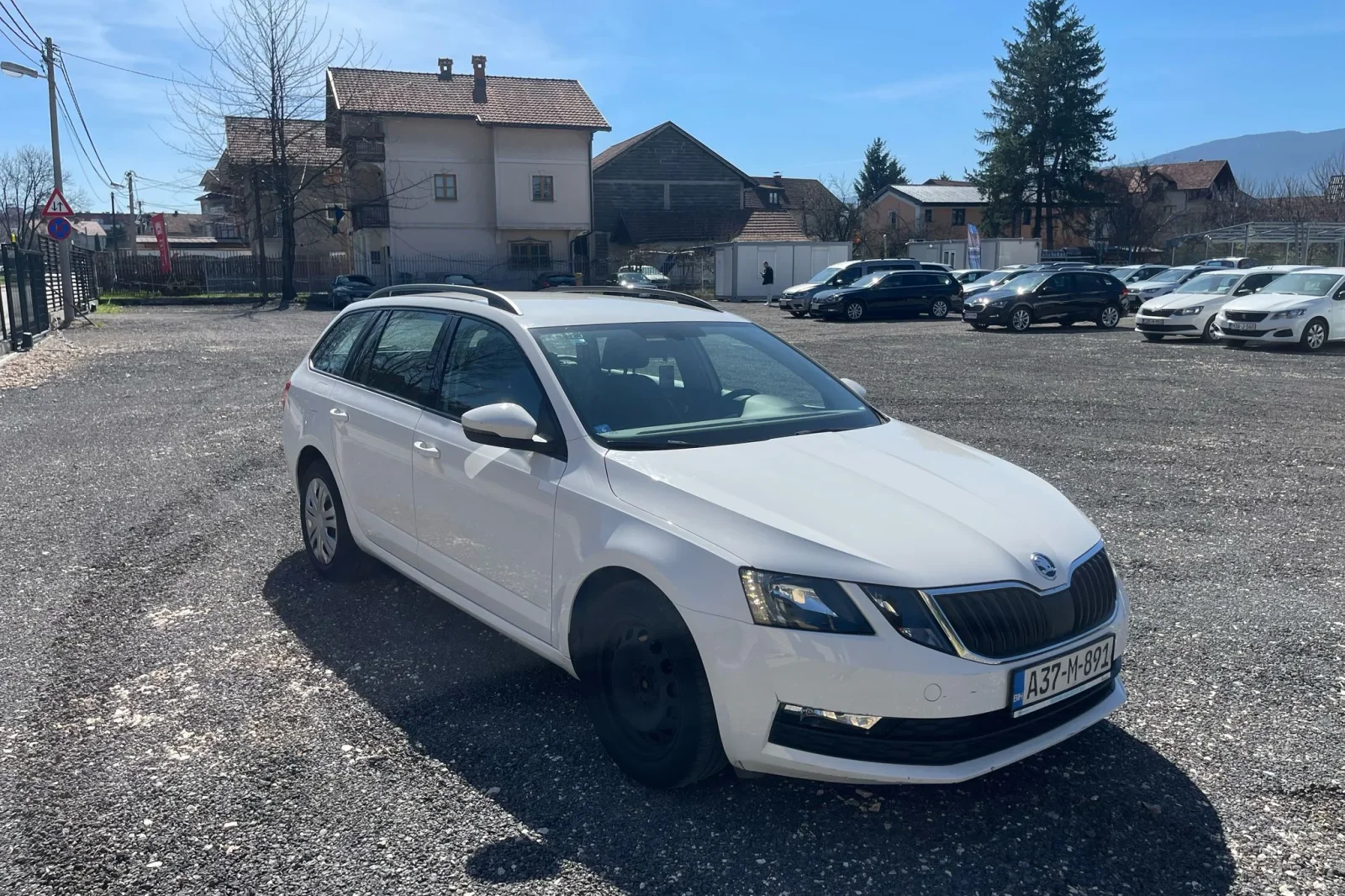 Rent Skoda Octavia  White 2021 in Sarajevo - 4 