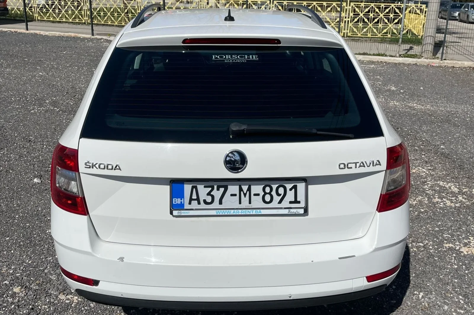 Rent Skoda Octavia  White 2021 in Sarajevo - 5 