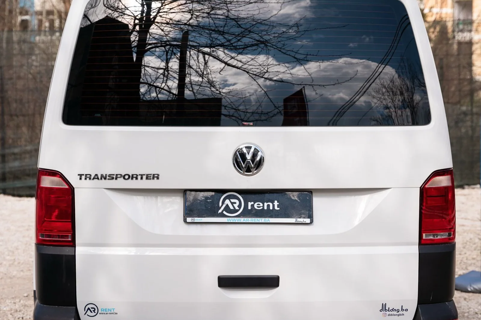 Rent Volkswagen Transporter  White 2022 in Sarajevo - 3 