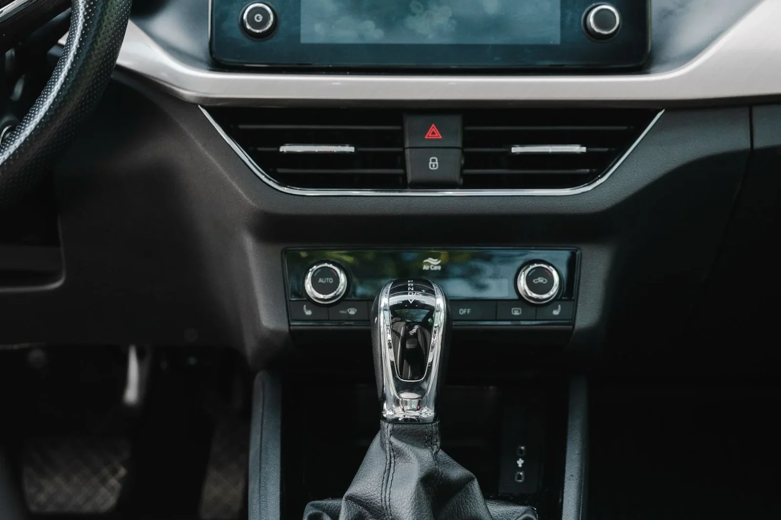 Rent Skoda Kamiq  Grey 2023 in Sarajevo - 5 