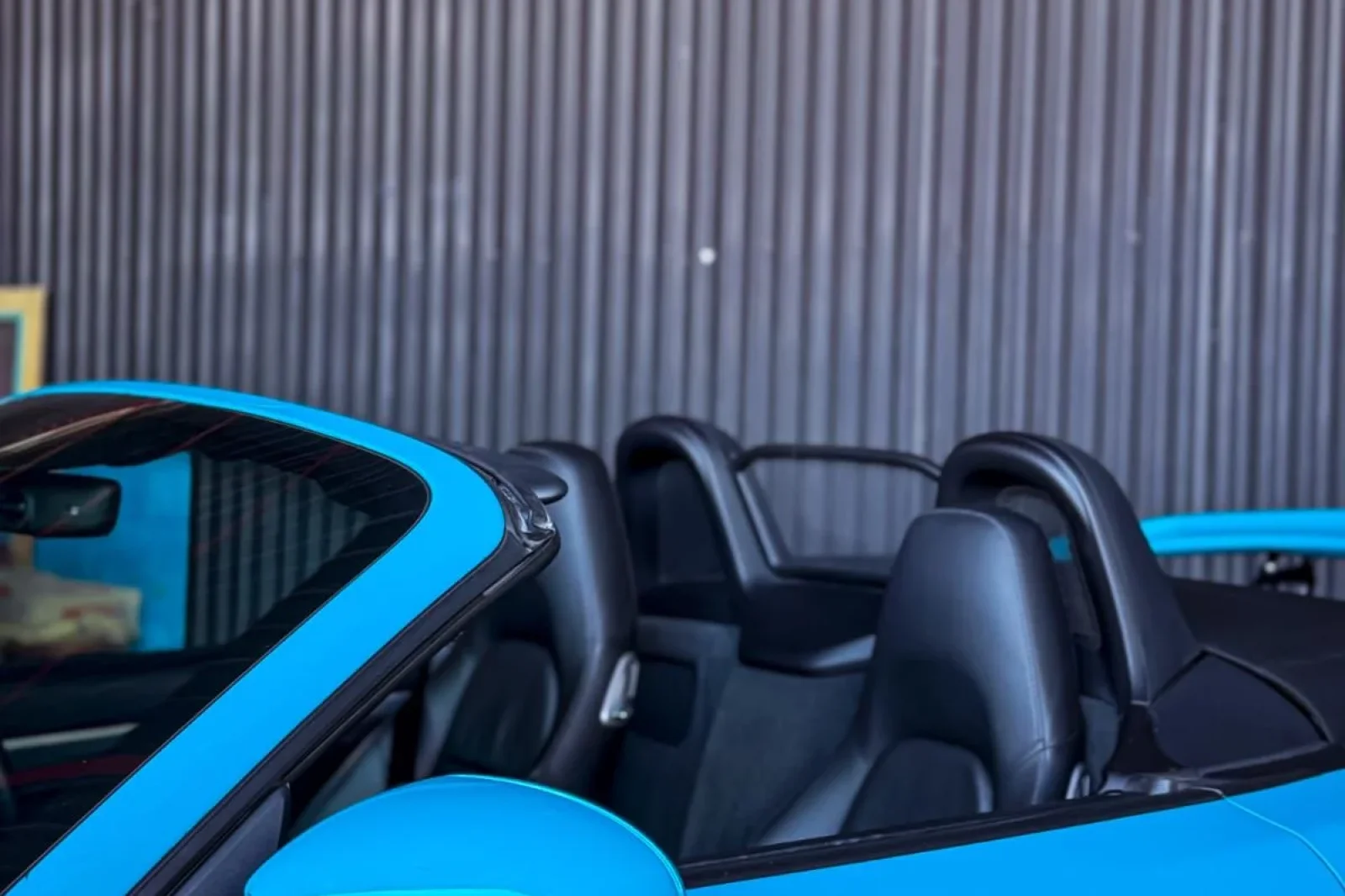 Huren Porsche 718 GT4 Hemelsblauw 2020 in Bali - 4 