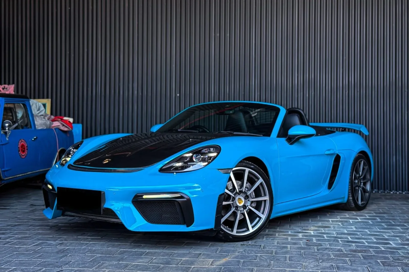 Huren Porsche 718 GT4 Hemelsblauw 2020 in Bali