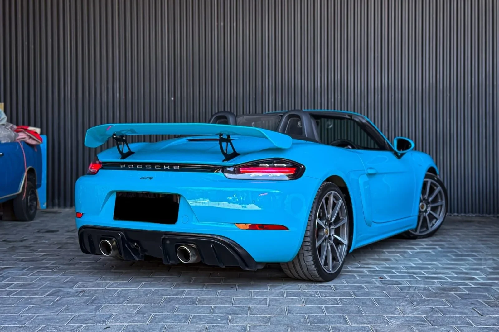 Huren Porsche 718 GT4 Hemelsblauw 2020 in Bali - 5 