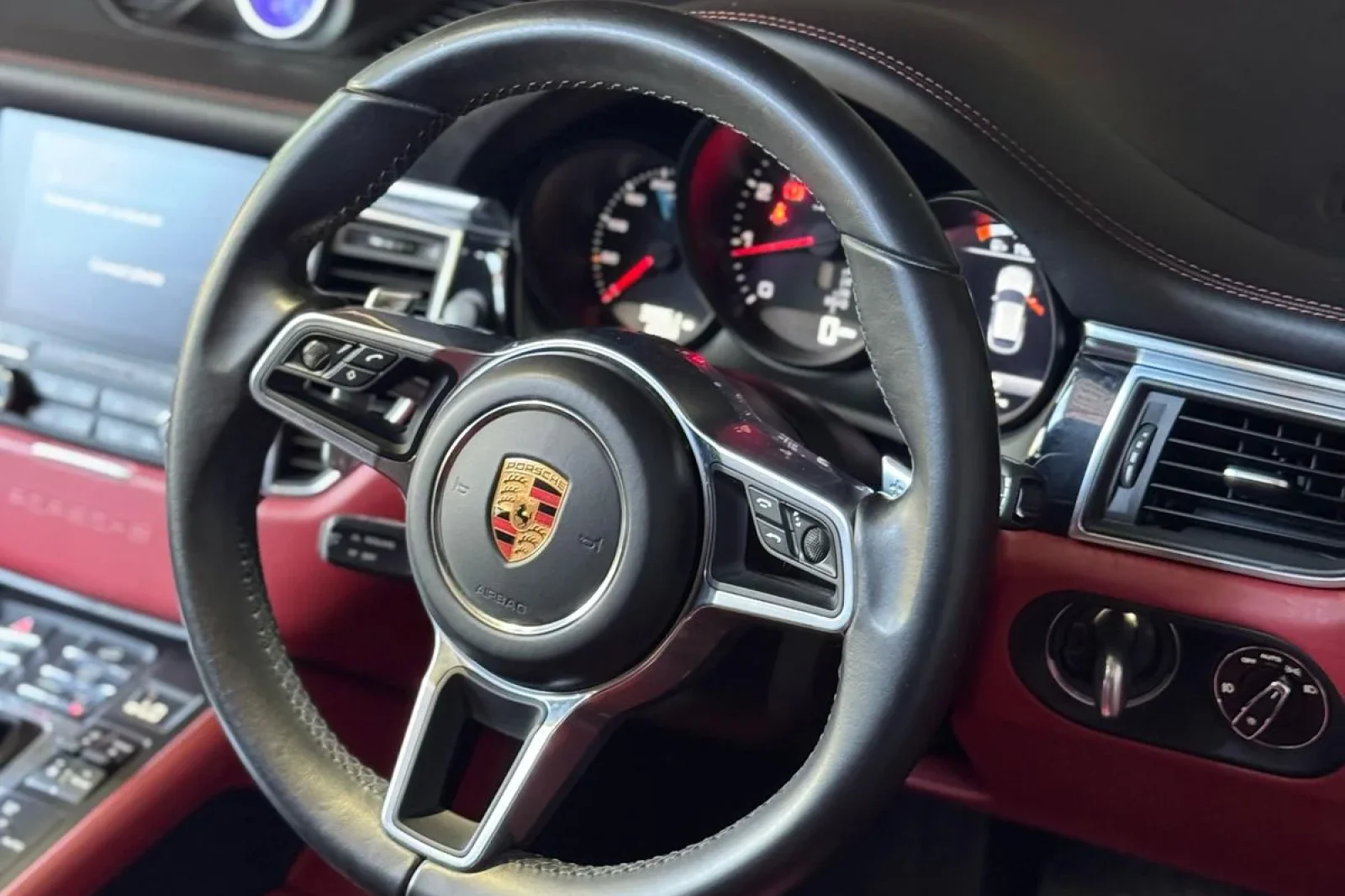 Loyer Porsche Macan  Noir 2020 en Bali - 4 