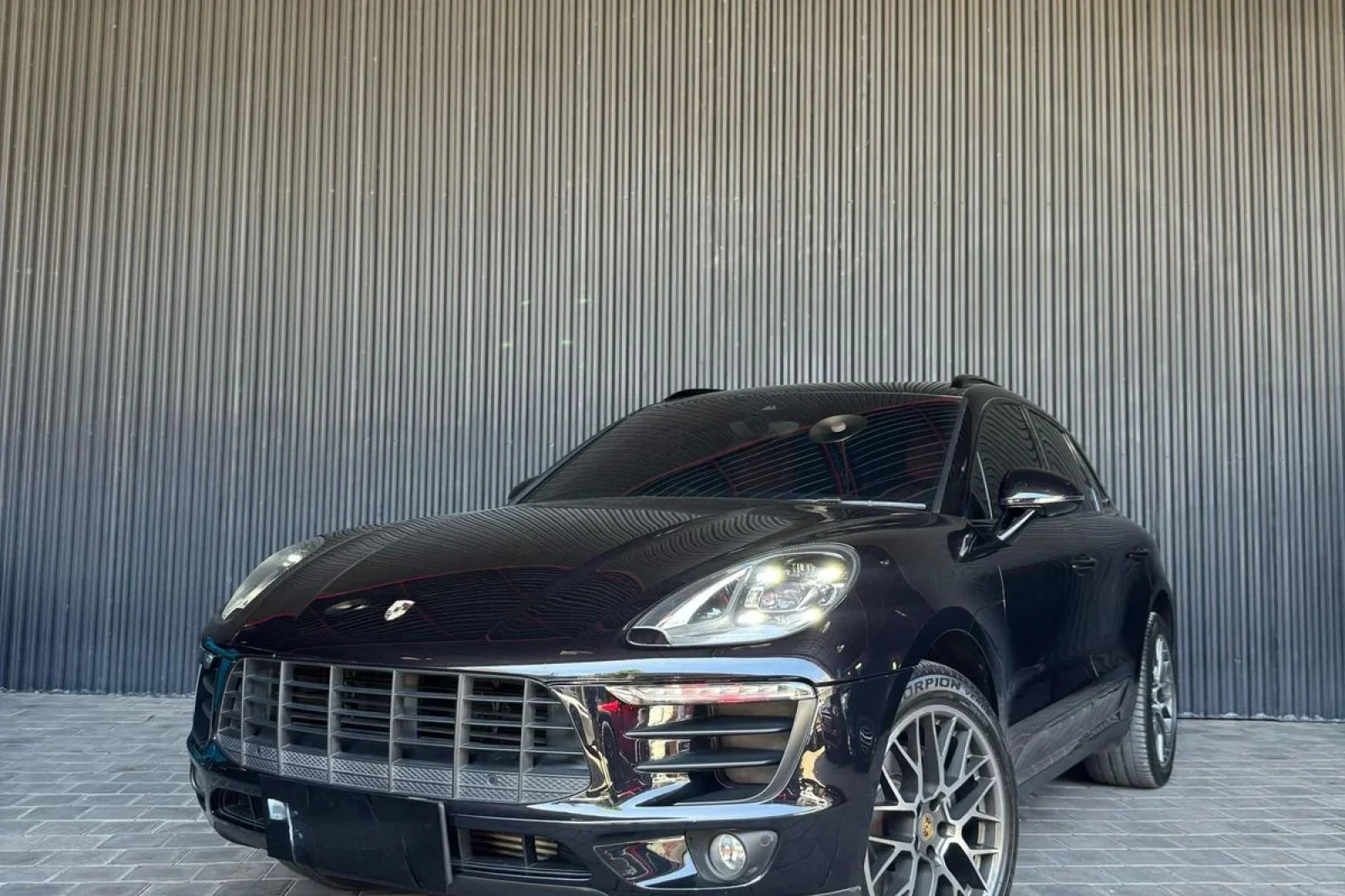 Loyer Porsche Macan  Noir 2020 en Bali