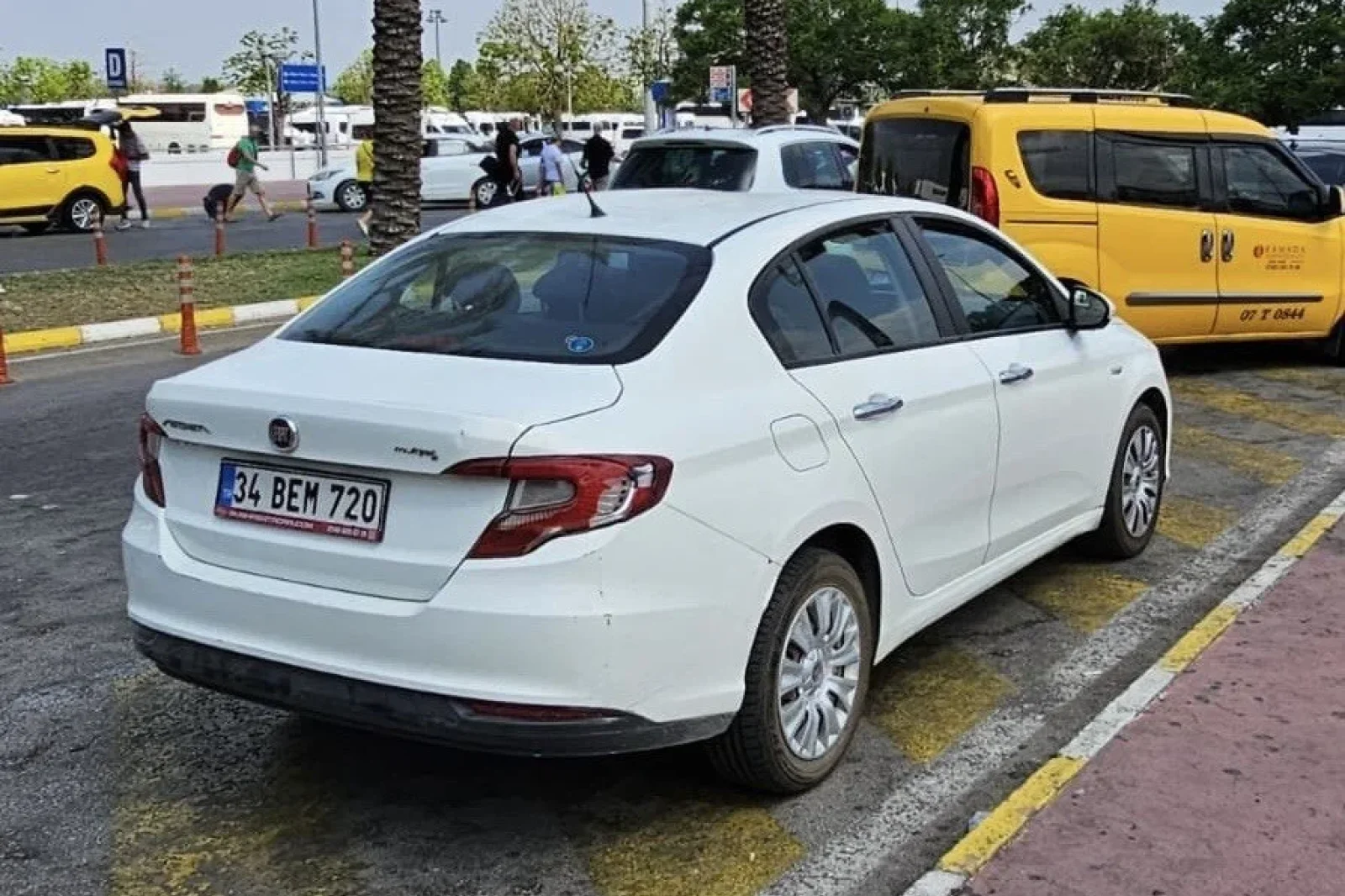 Huren Fiat Egea  Wit 2018 in Antalya