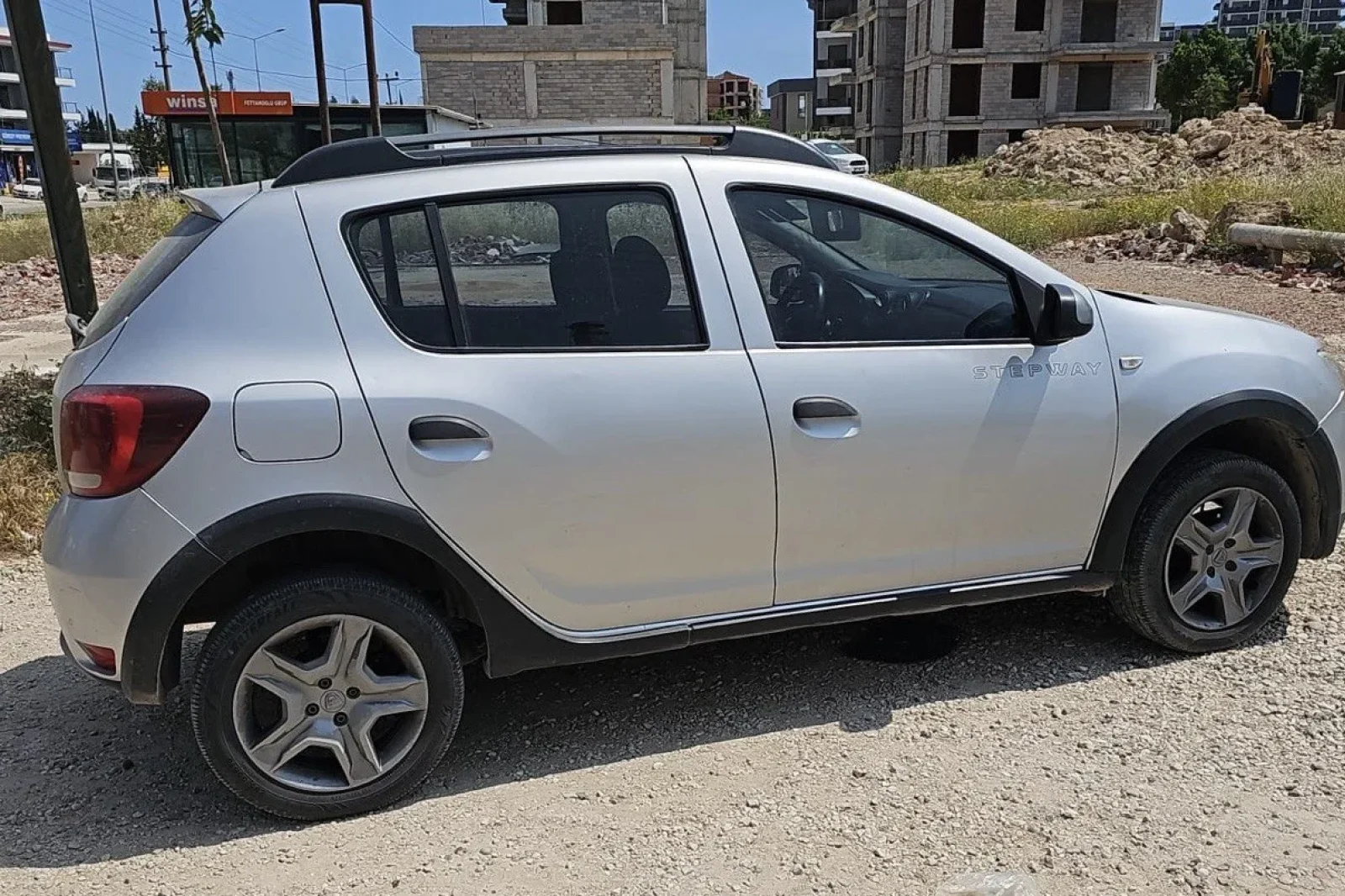 Alquiler Dacia Sandero Stepway Gris 2022 en Antalya - 3 