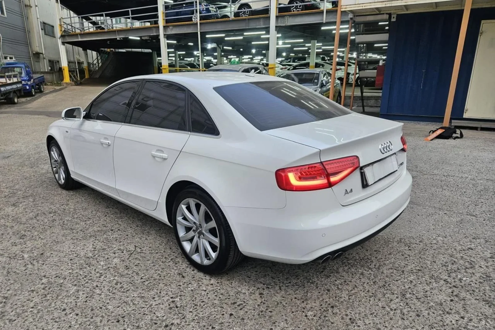 Loyer Audi A4  Blanc 2015 en Tirana - 3 