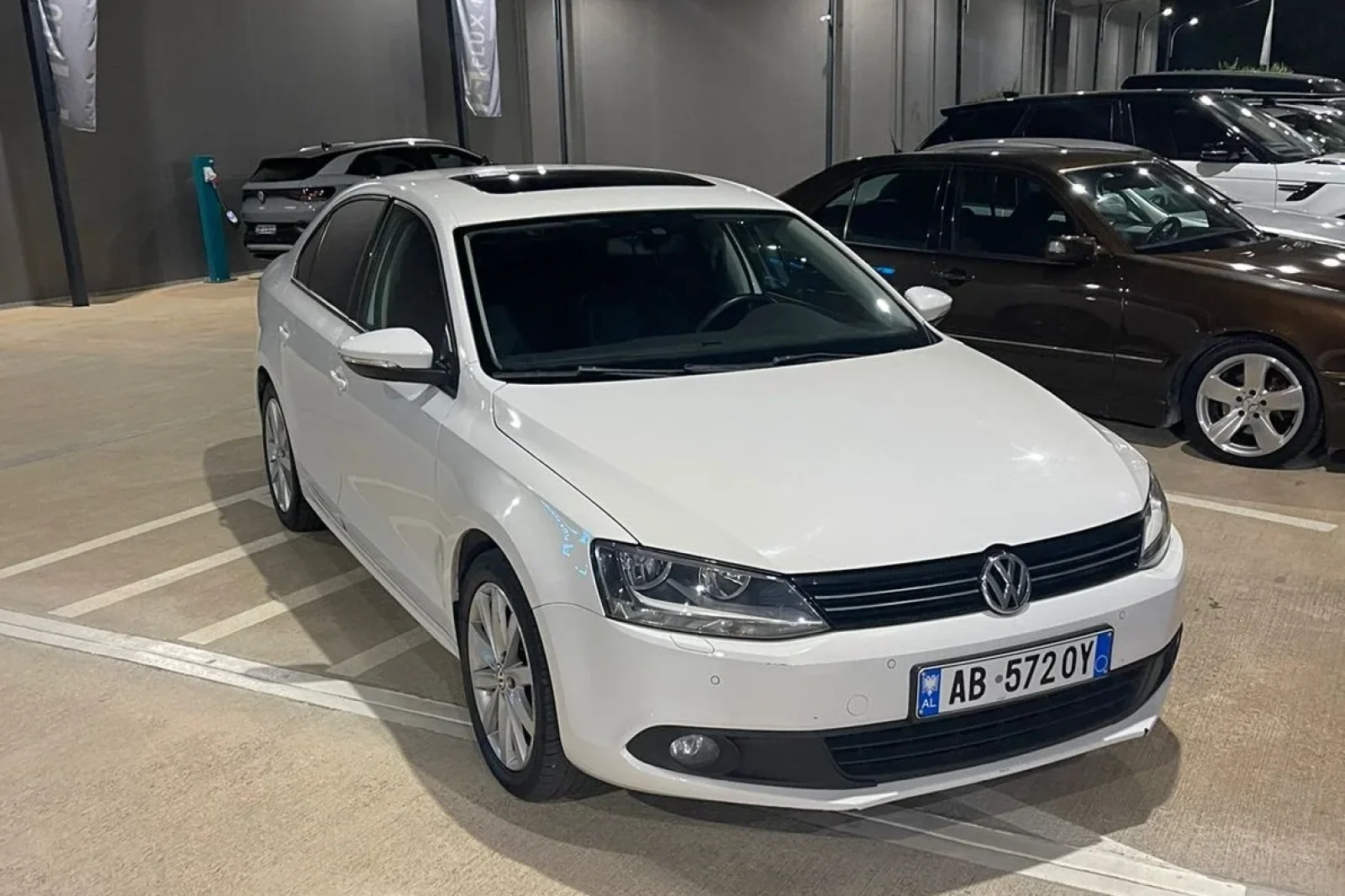 Loyer Volkswagen Jetta  Blanc 2013 en Tirana