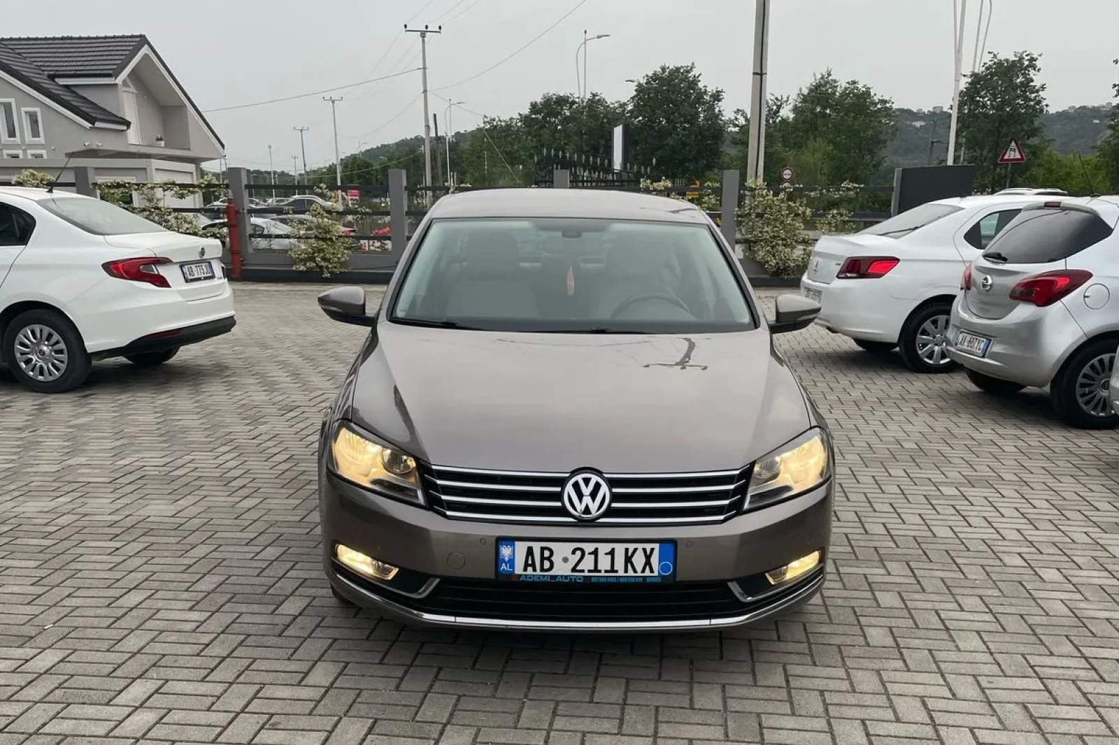 Alquiler Volkswagen Passat  Marrón 2013 en Tirana