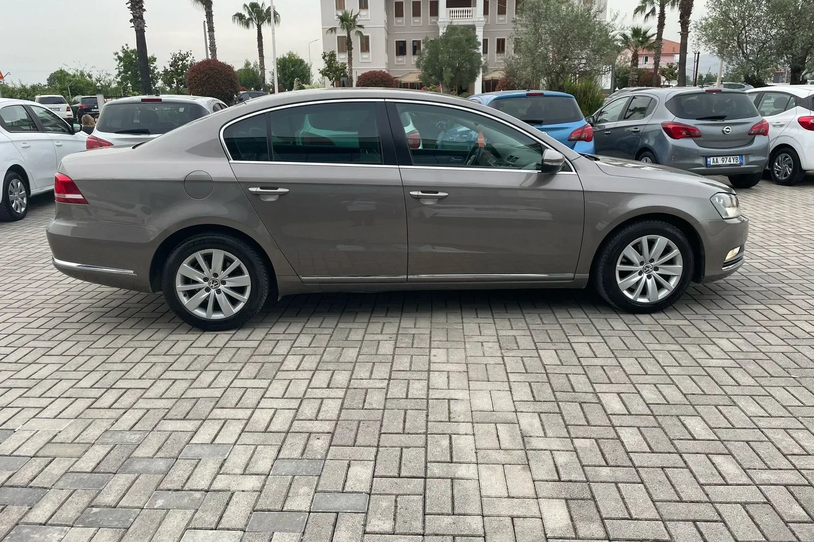 Alquiler Volkswagen Passat  Marrón 2013 en Tirana - 3 