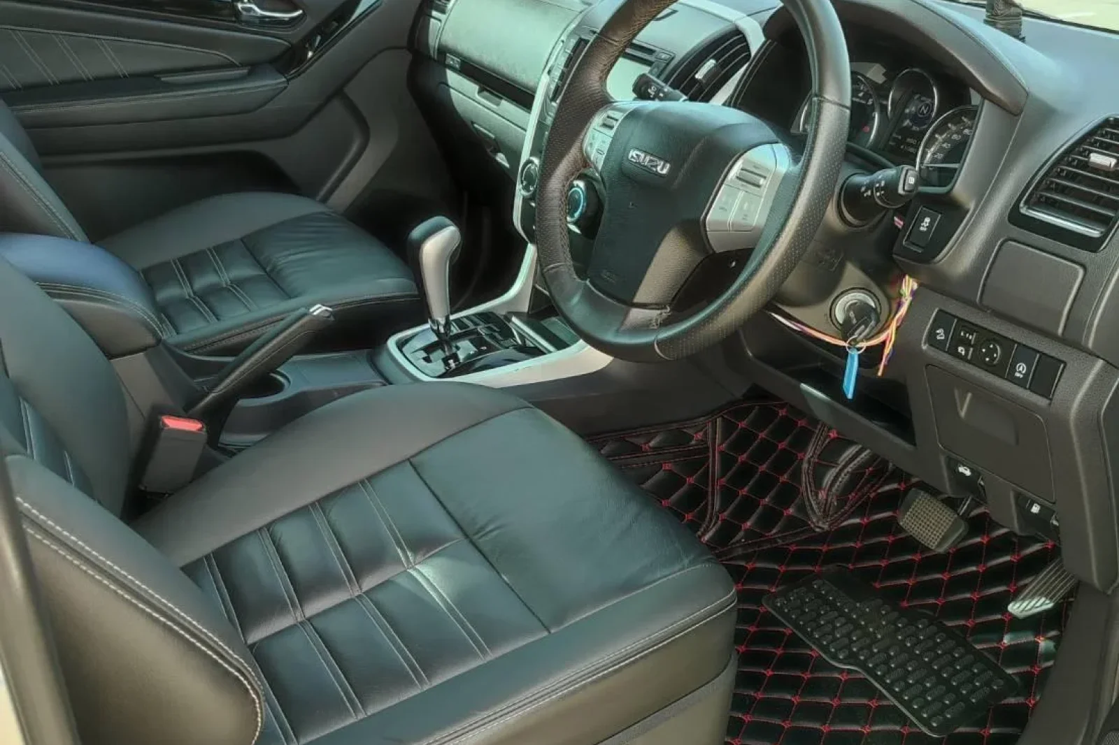 Rent Isuzu MU X Silver 2020 in Phuket - 3 