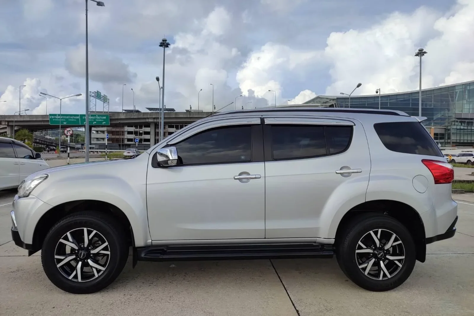 Rent Isuzu MU X Silver 2020 in Phuket - 7 