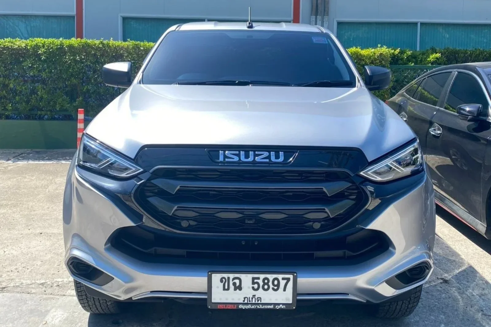Rent Isuzu MU X Silver 2022 in Phuket - 2 