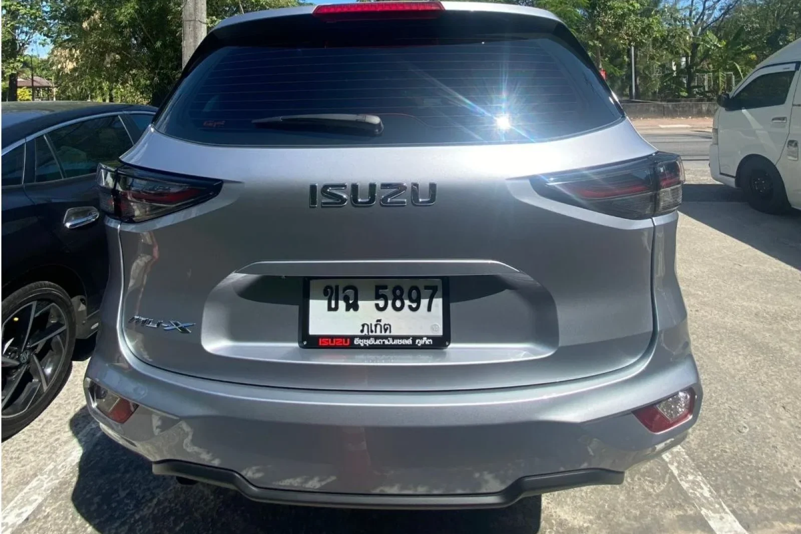 Rent Isuzu MU X Silver 2022 in Phuket - 4 
