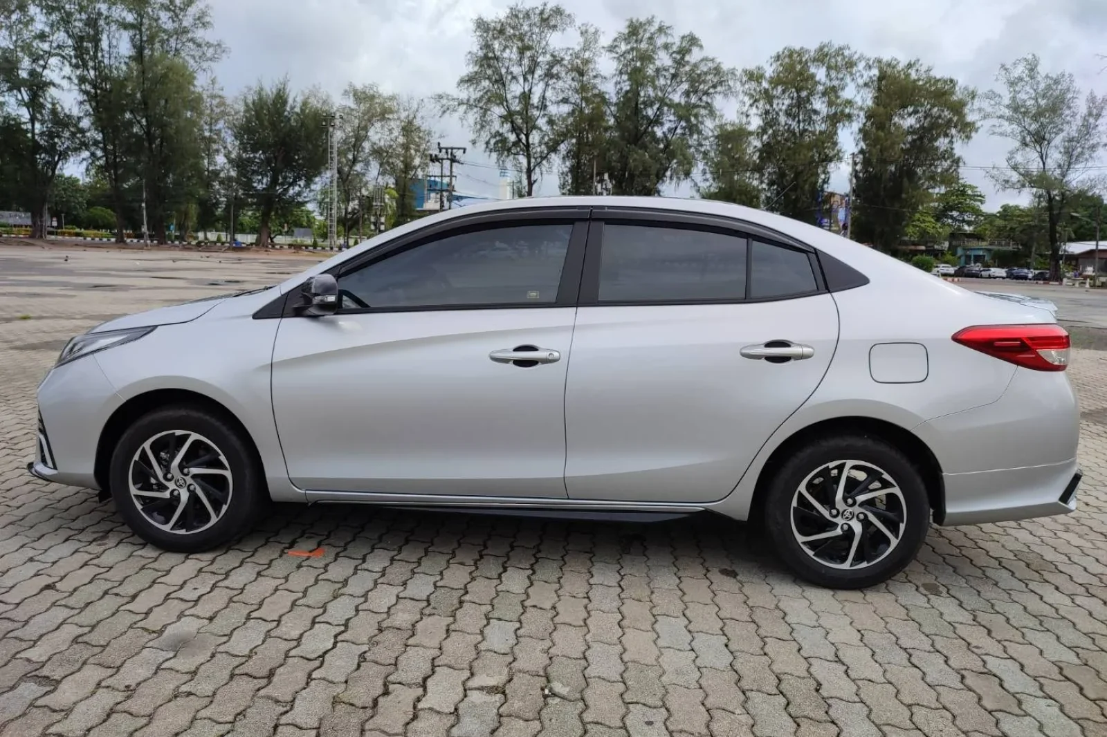 Rent Toyota Yaris  Silver 2022 in Phuket - 7 