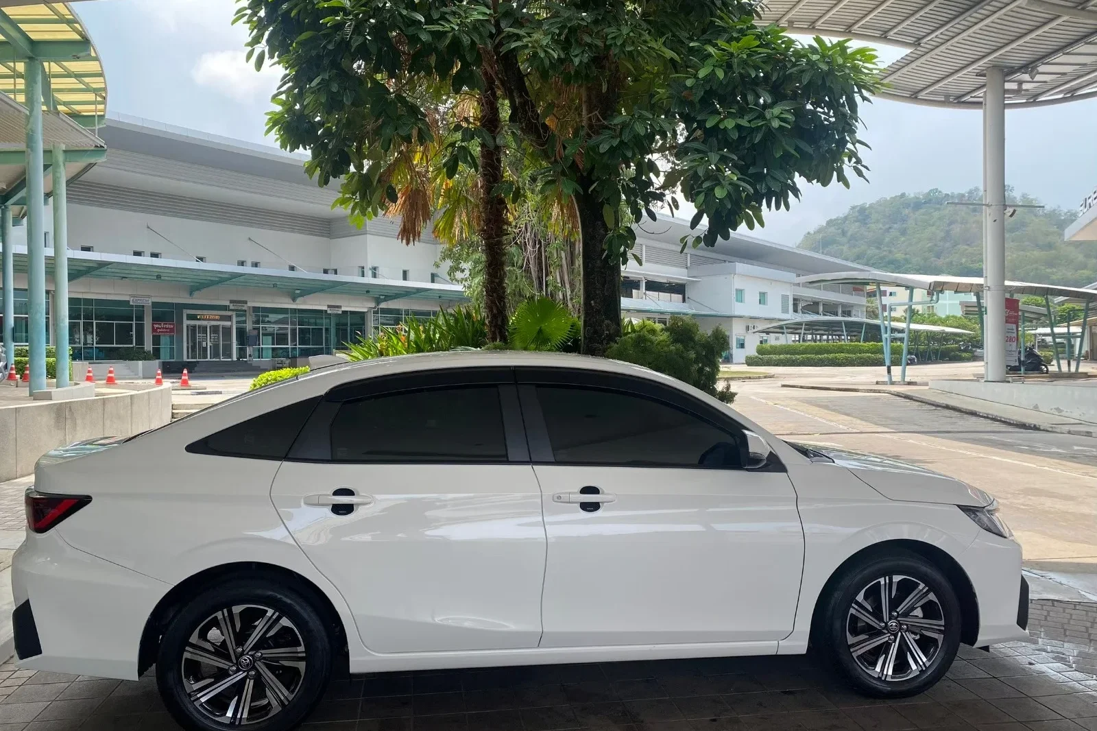 Rent Toyota Yaris  White 2023 in Phuket - 7 