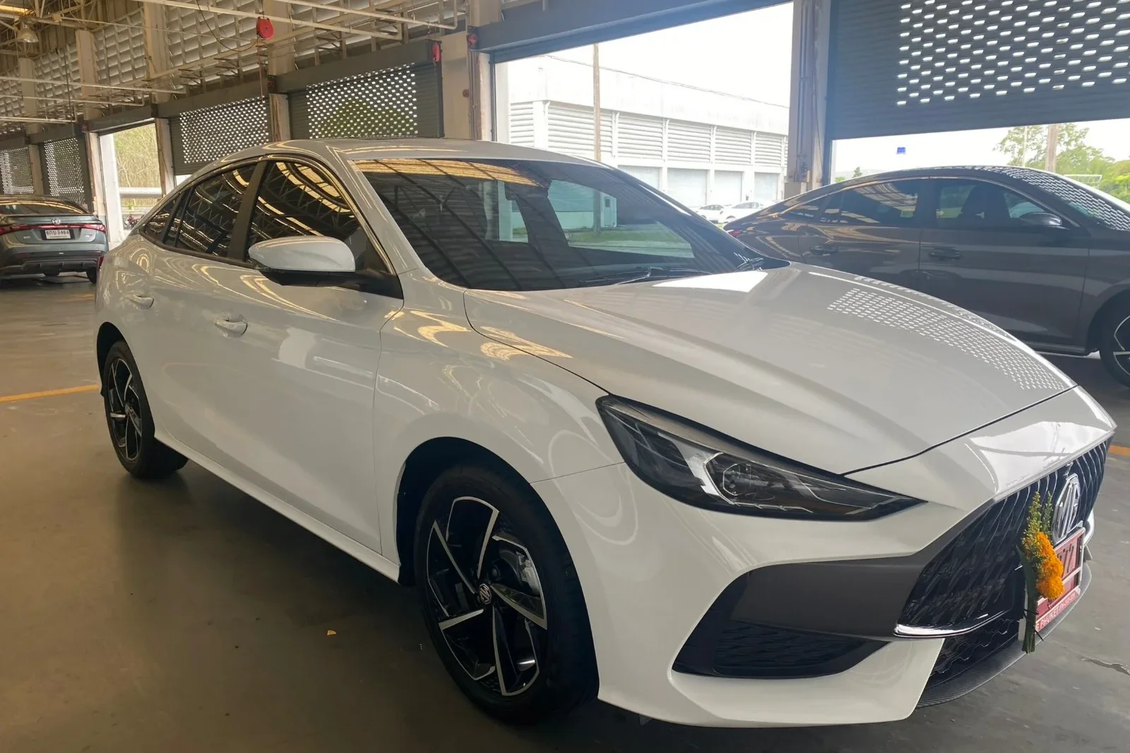 Alquiler MG 5  Blanco 2023 en Phuket - 3 