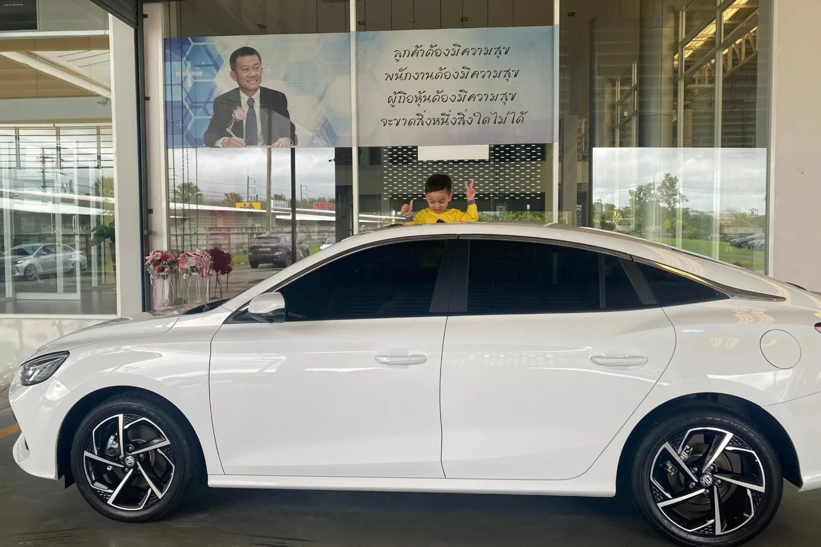 Alquiler MG 5  Blanco 2023 en Phuket - 5 