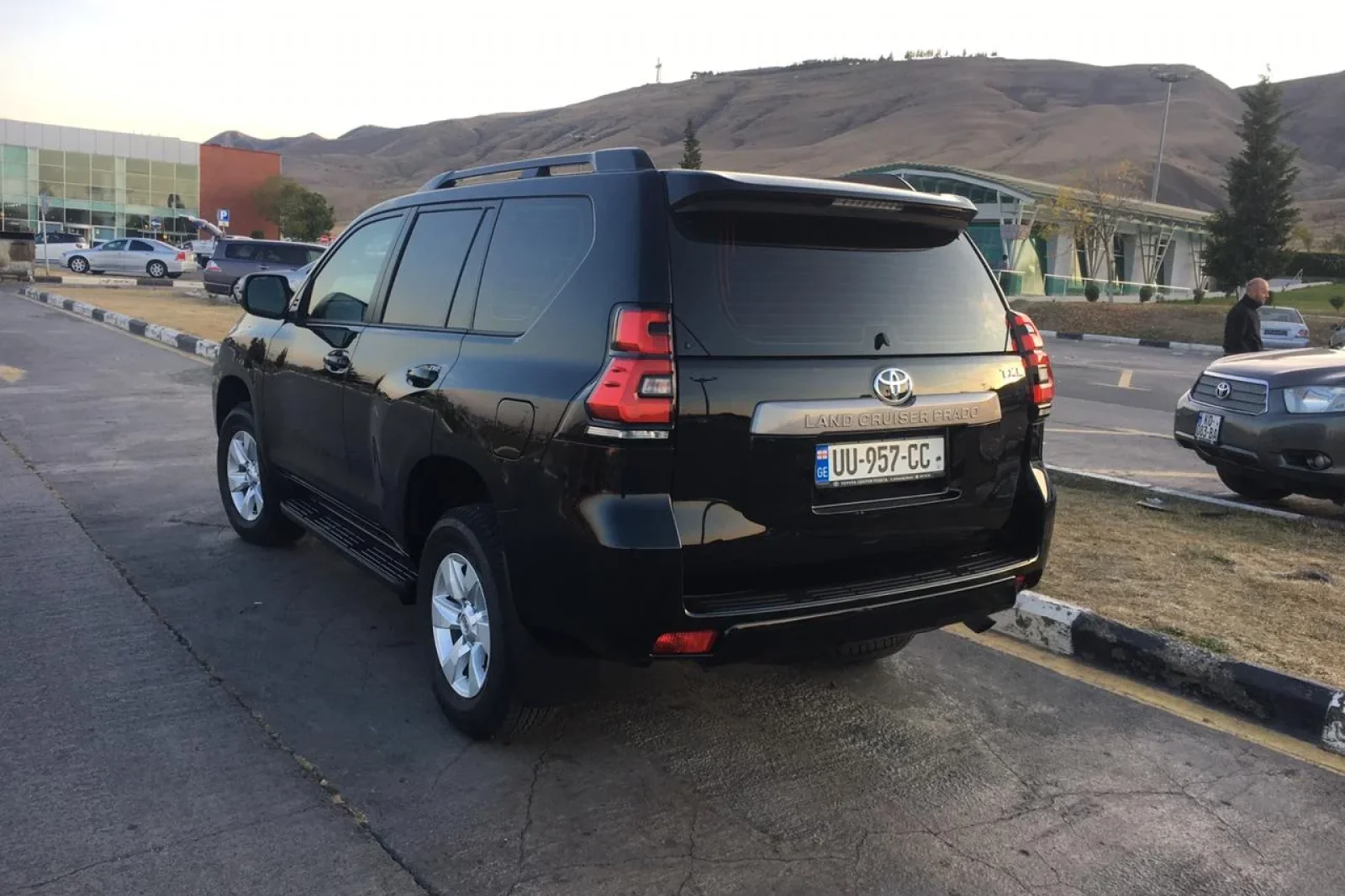 Loyer Toyota Land Cruiser Prado  Noir 2019 en Tbilisi - 3 