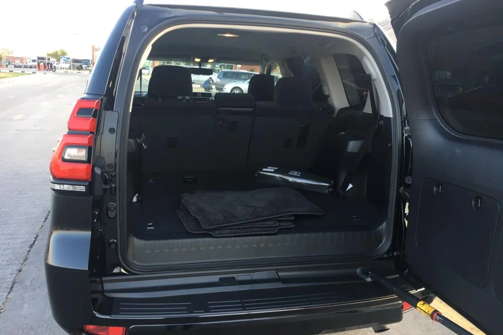Loyer Toyota Land Cruiser Prado  Noir 2019 en Tbilisi - 4 