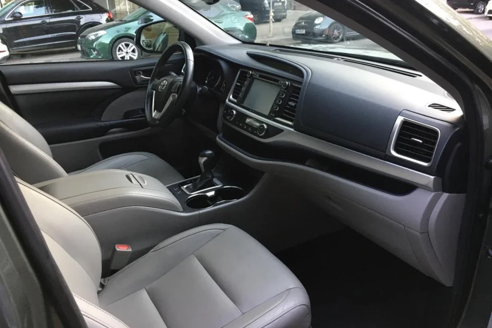 Huren Toyota Highlander  Groente 2015 in Tbilisi - 3 