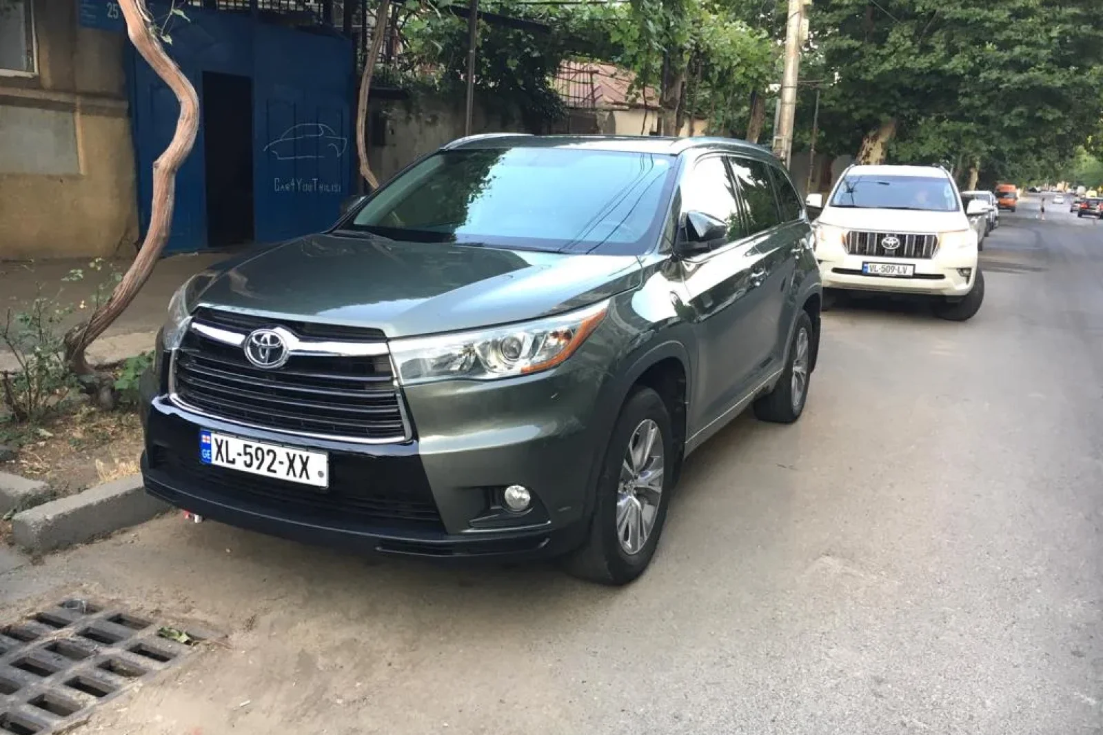Huren Toyota Highlander  Groente 2015 in Tbilisi