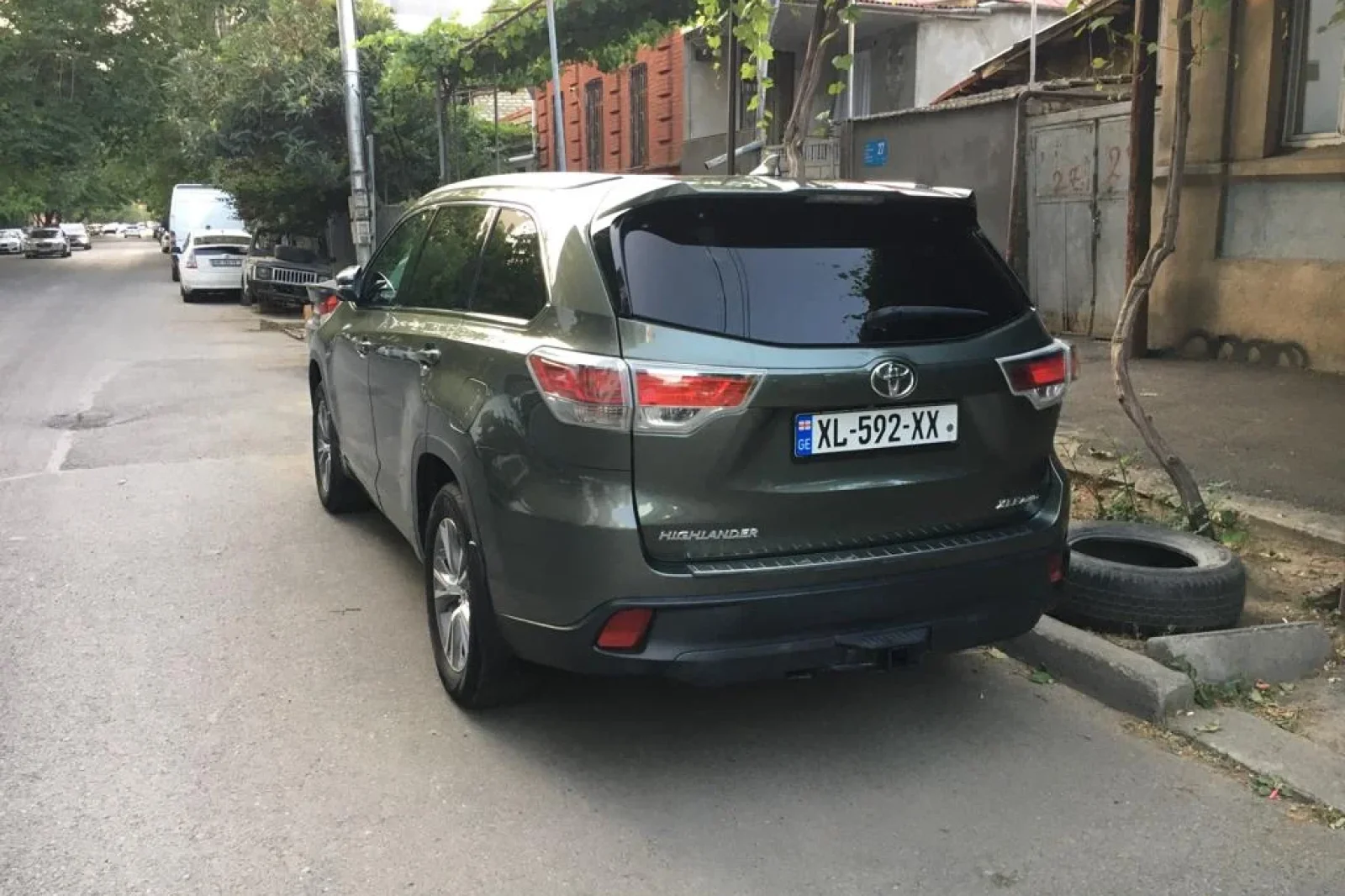 Huren Toyota Highlander  Groente 2015 in Tbilisi - 4 