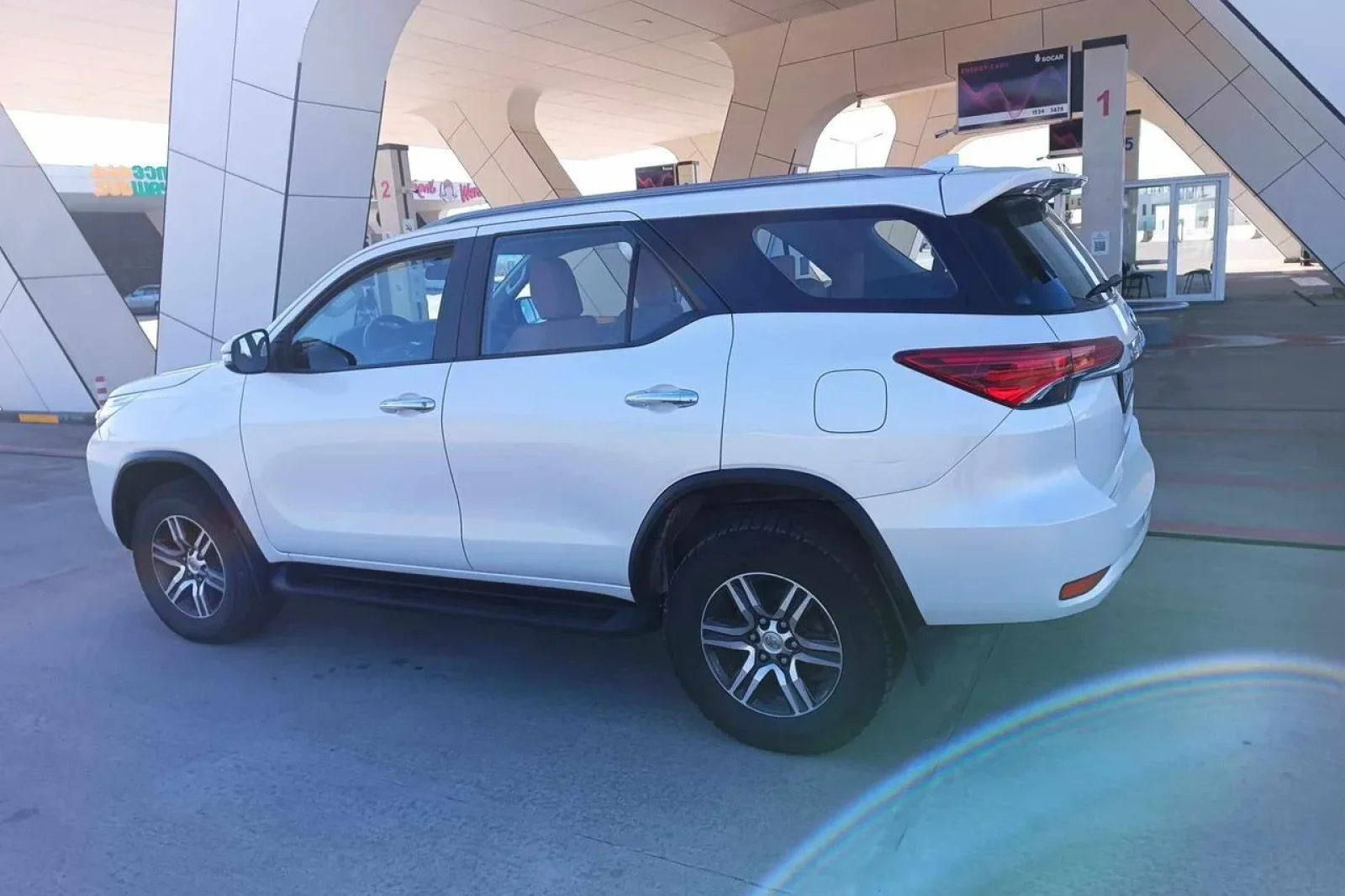 Huren Toyota Fortuner  Wit 2017 in Tbilisi - 2 