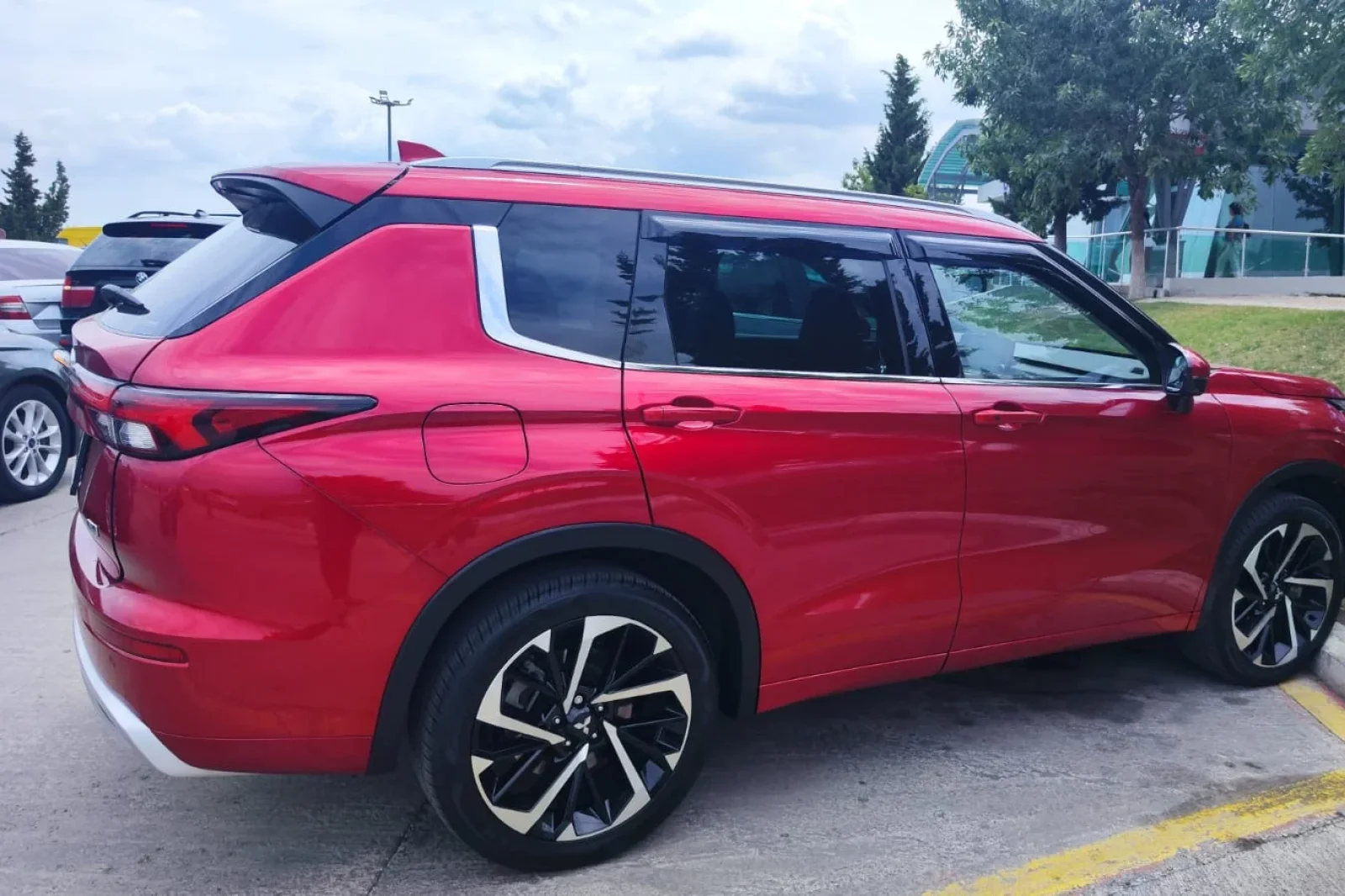 Huren Mitsubishi Outlander  Rood 2022 in Tbilisi - 6 