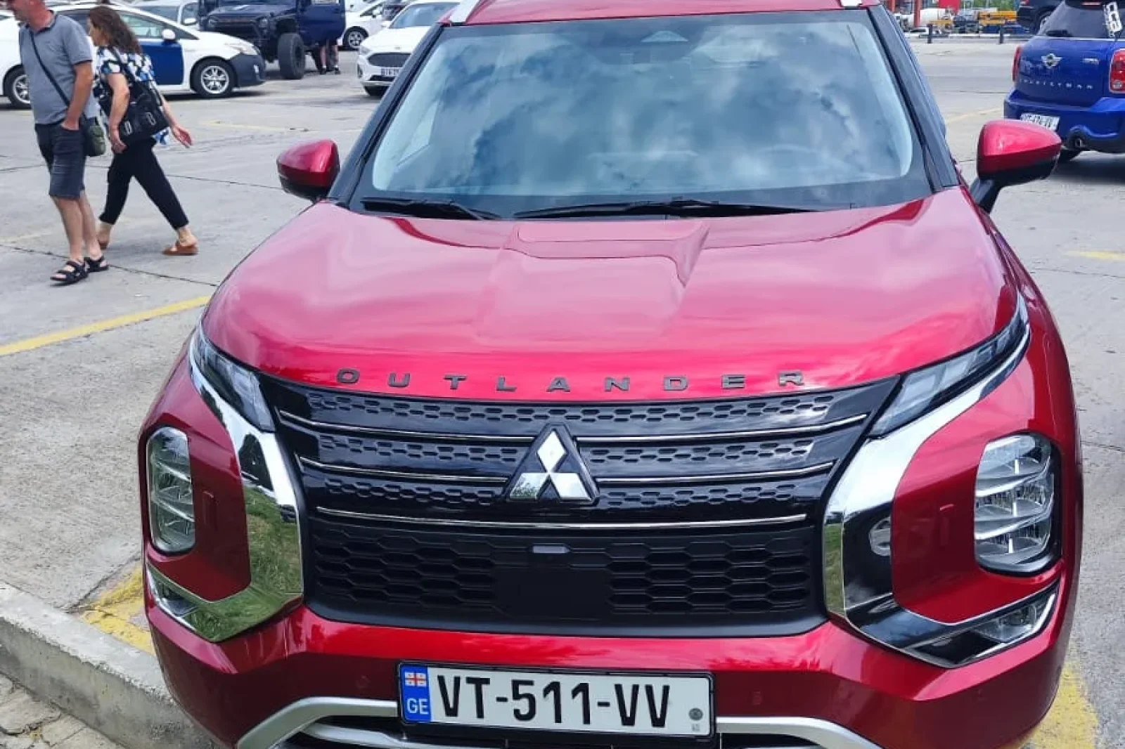 Huren Mitsubishi Outlander  Rood 2022 in Tbilisi