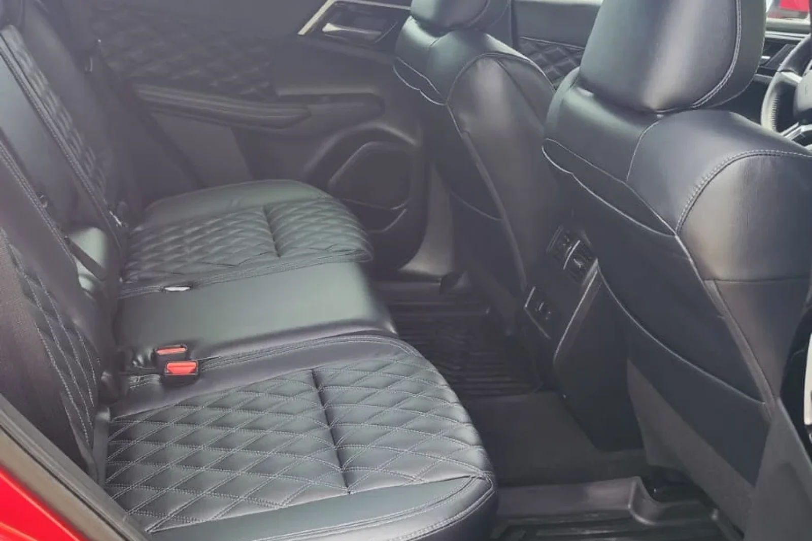 Huren Mitsubishi Outlander  Rood 2022 in Tbilisi - 4 