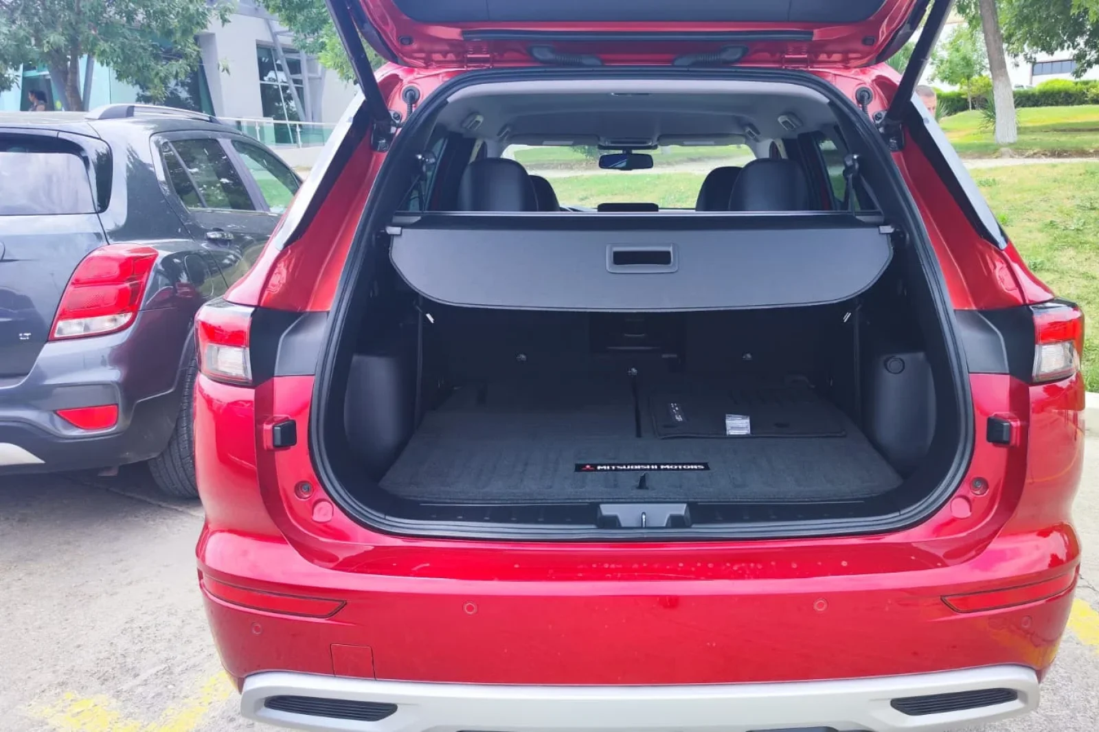 Huren Mitsubishi Outlander  Rood 2022 in Tbilisi - 8 