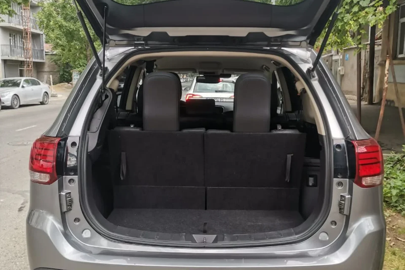 Huren Mitsubishi Outlander  Grijs 2020 in Tbilisi - 10 