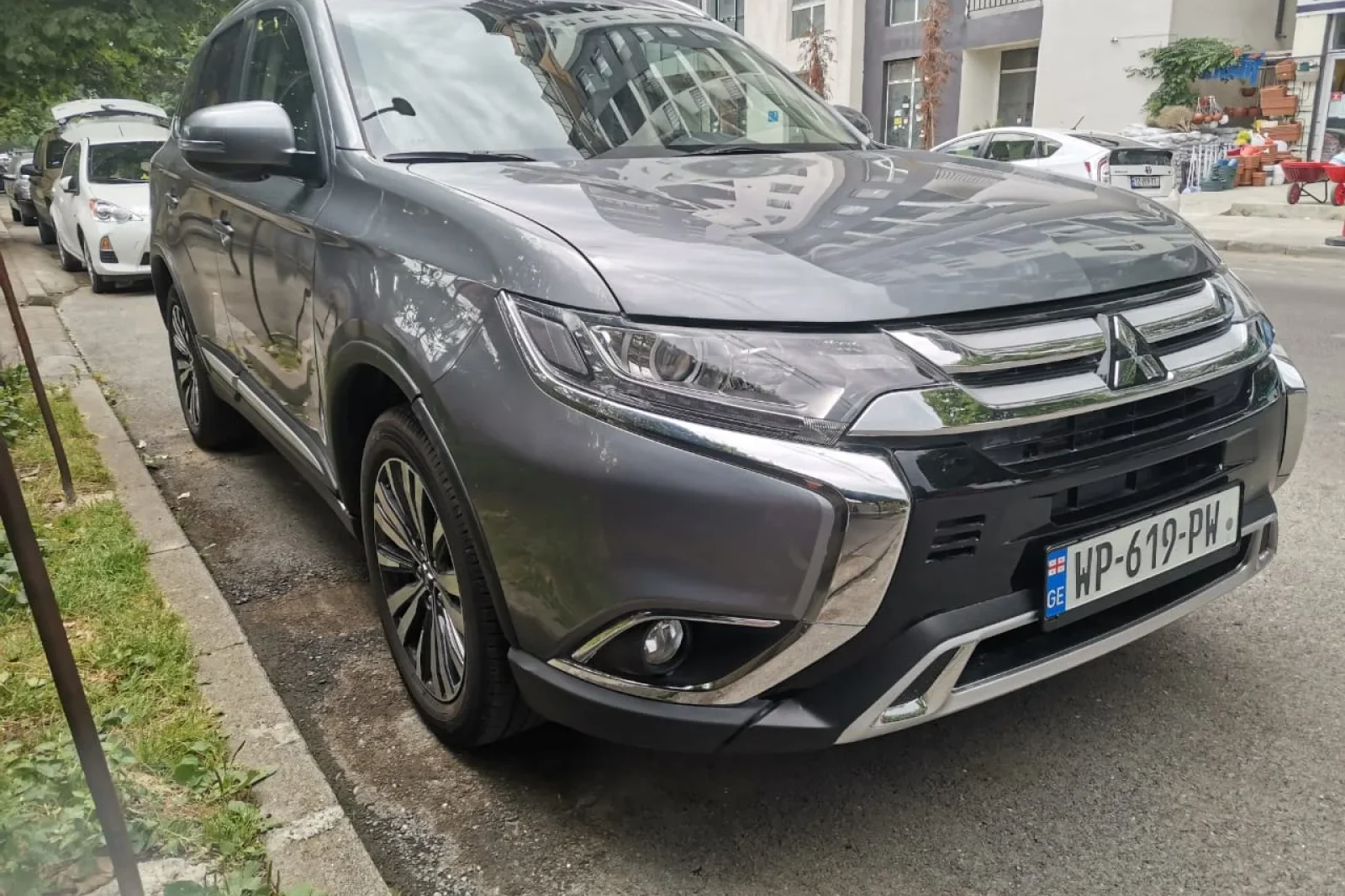 Huren Mitsubishi Outlander  Grijs 2020 in Tbilisi - 6 